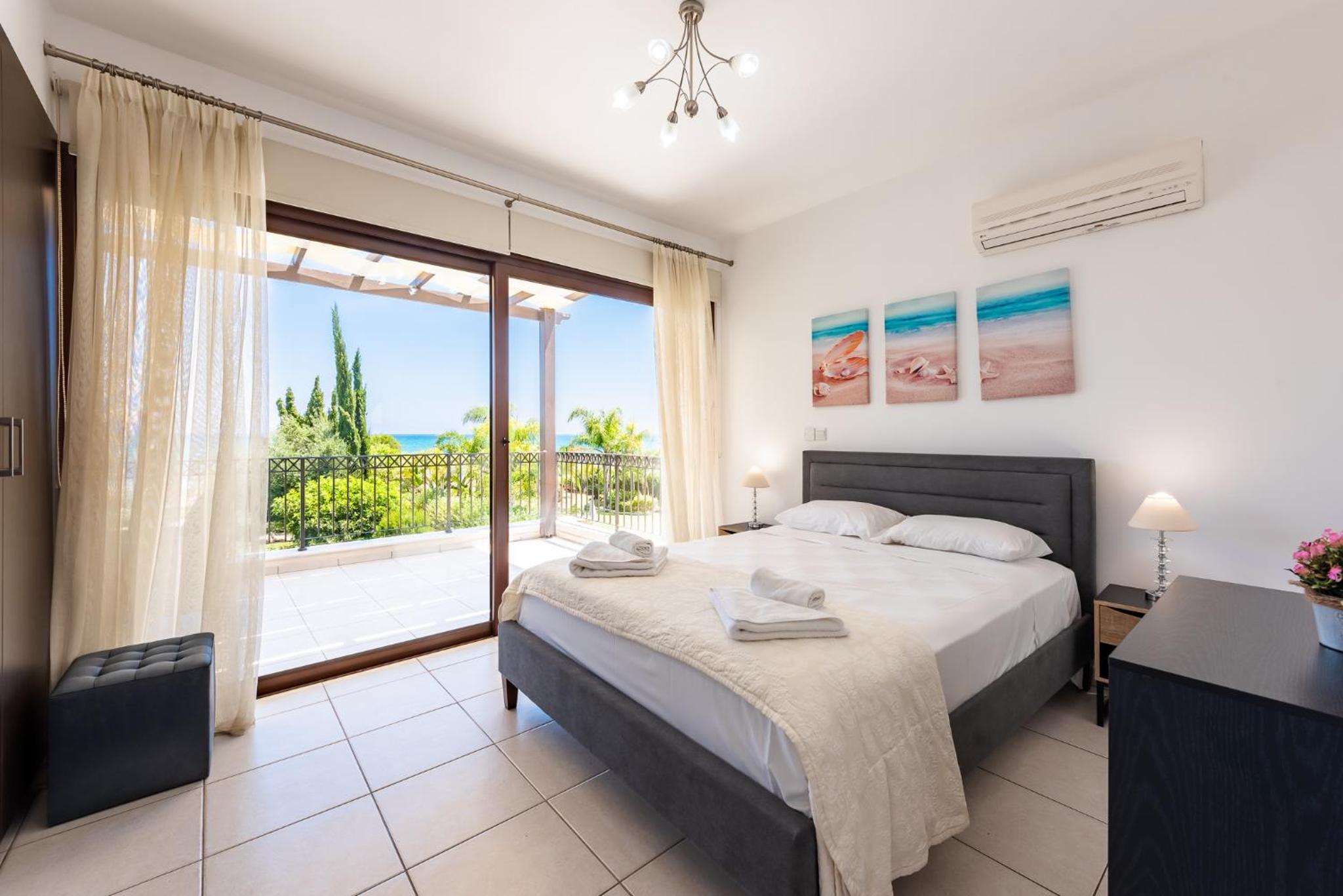Sea Front Oceanus H3 by Ezoria Villas