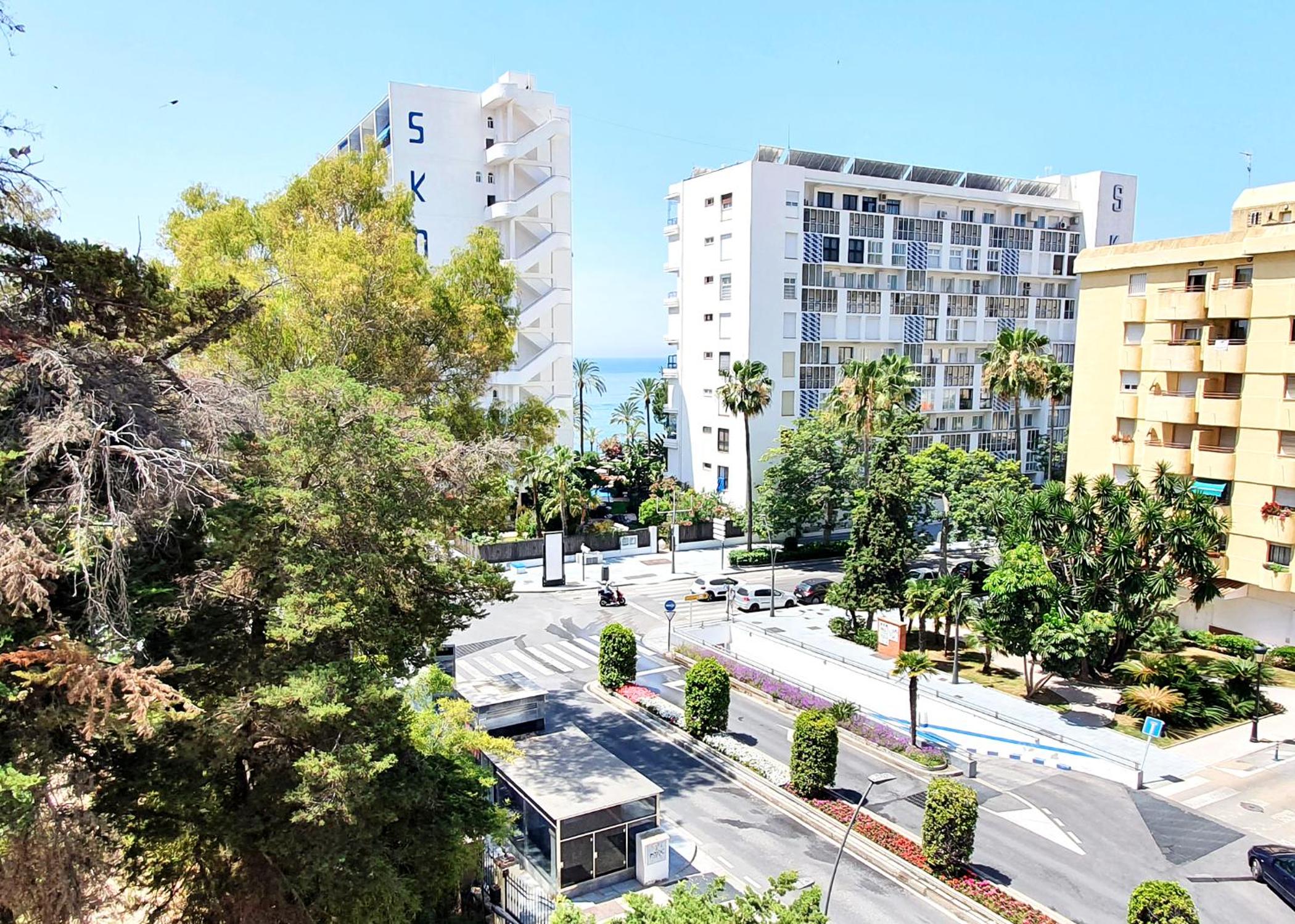 Hotel Skol 216 1Bedroom Duplex First Line Beach - Image 1