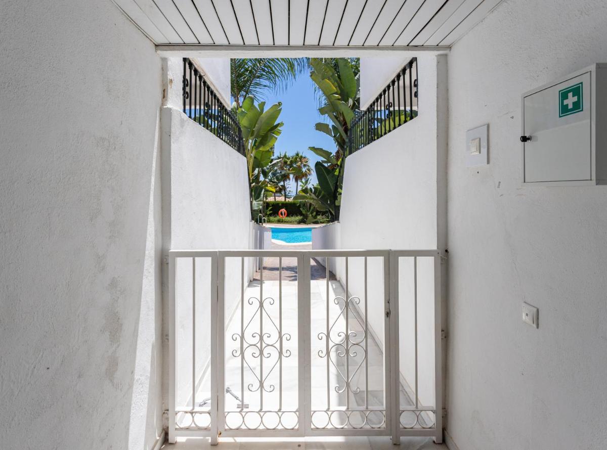Bahia de Marbella Apartment by GHR Rentals photo 4