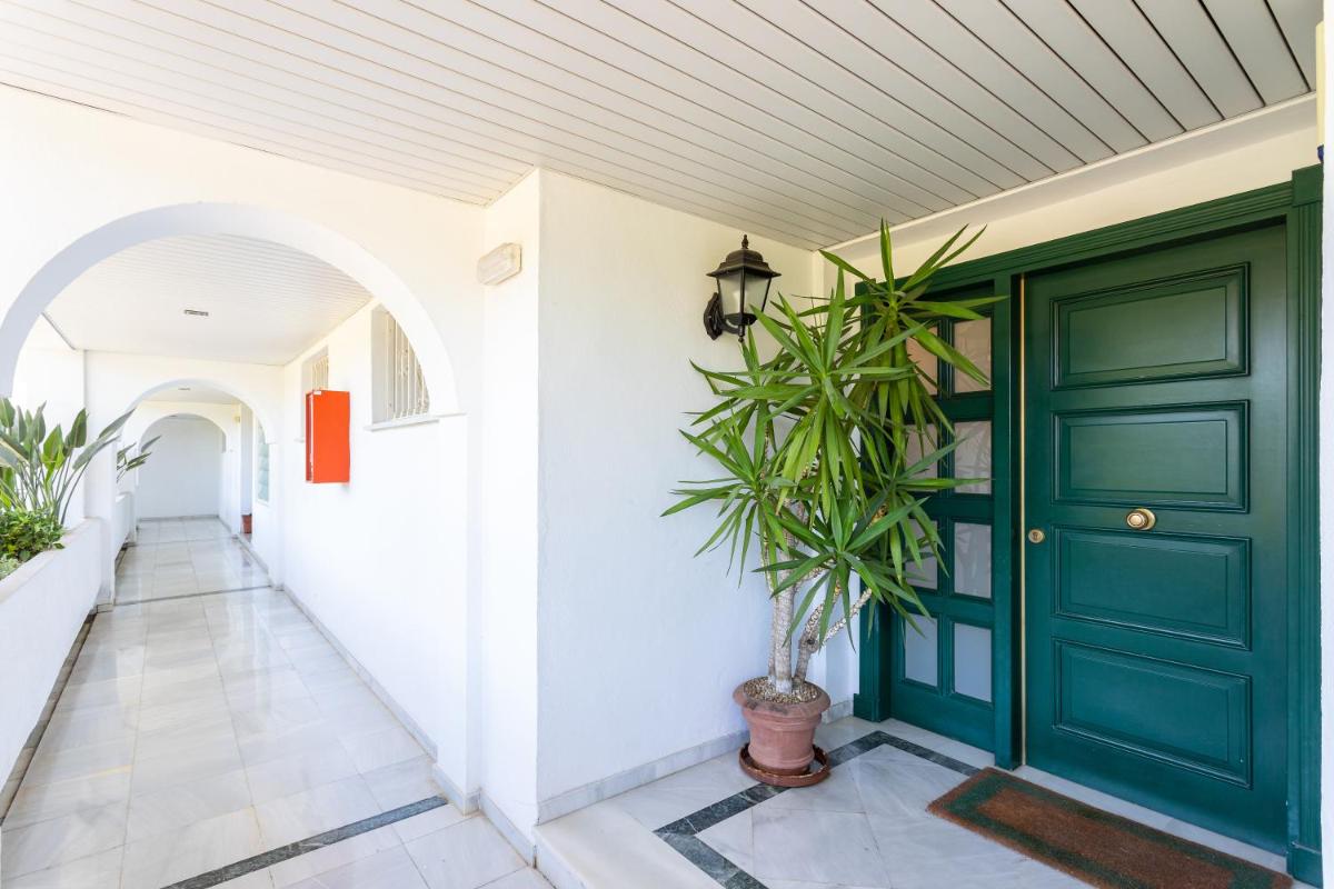 Bahia de Marbella Apartment by GHR Rentals photo 3