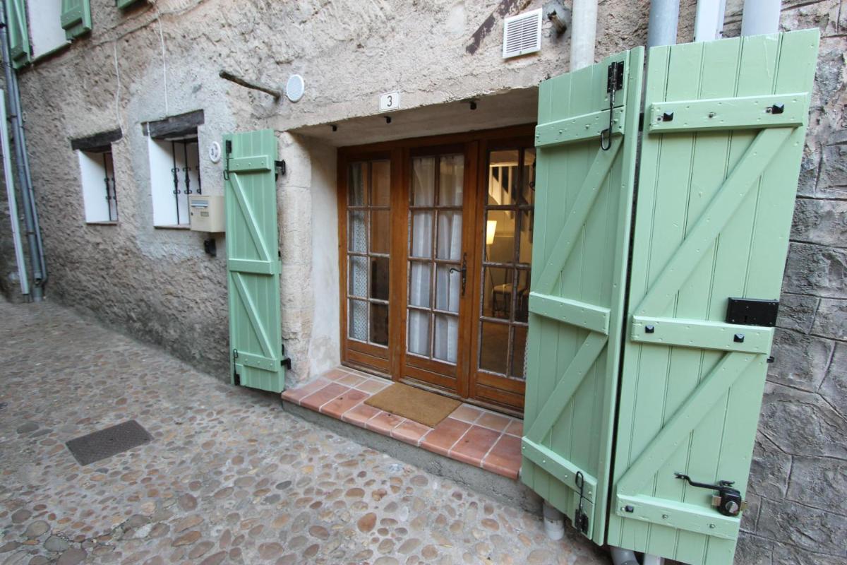 Traditional Provencal Stone House view 5