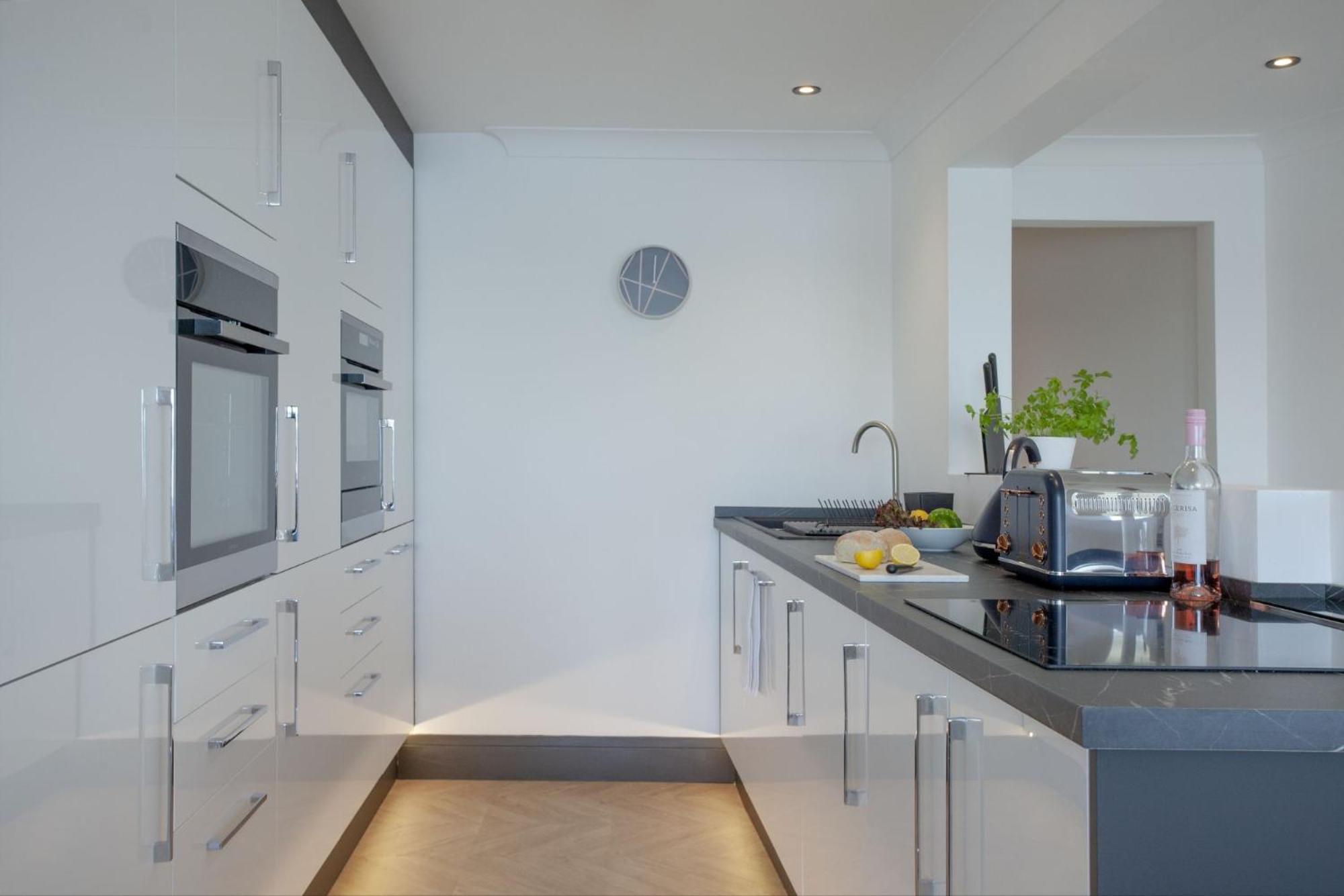 8 Bayview, Vernon Court view 5