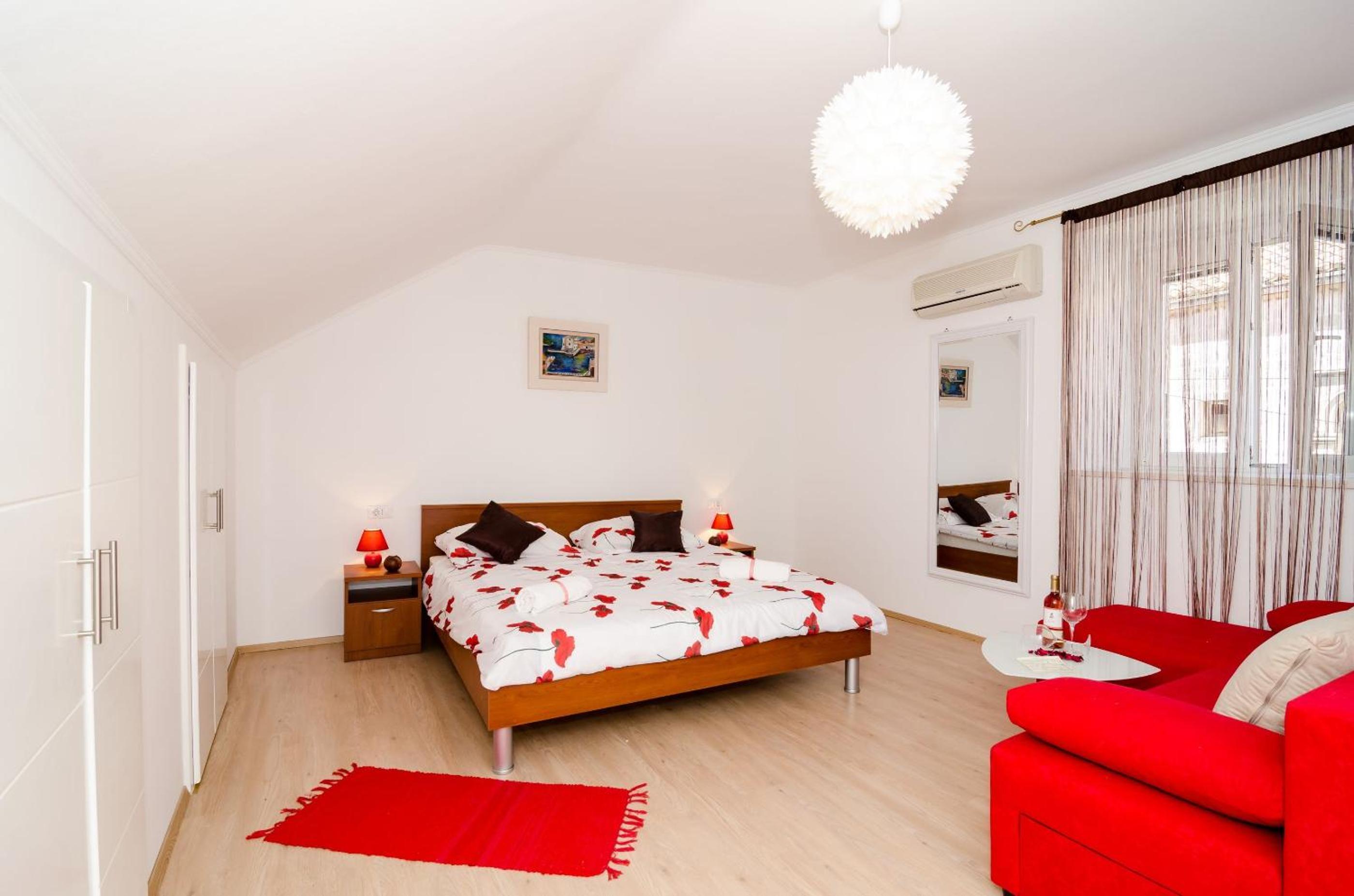 Apartment Ira