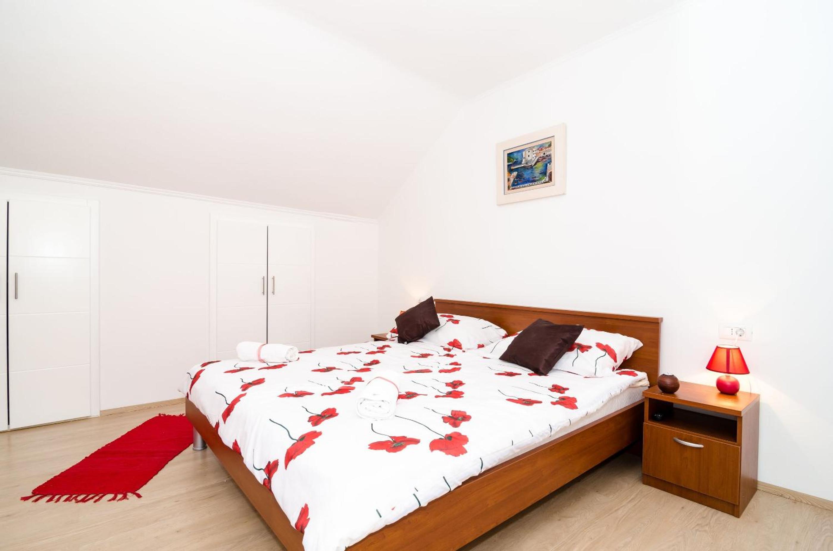 Apartment Ira