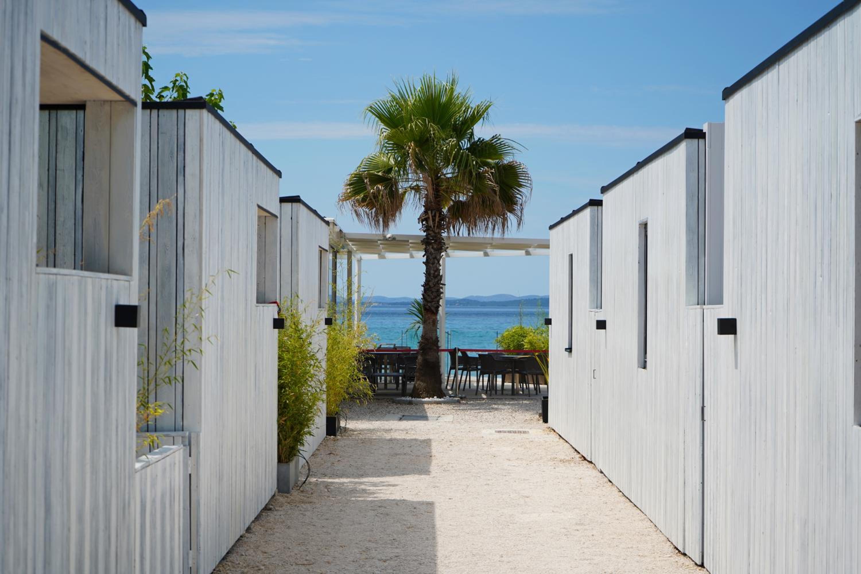 Hotel Boutique style eco-beachhouse, private jacuzzi - Image 1