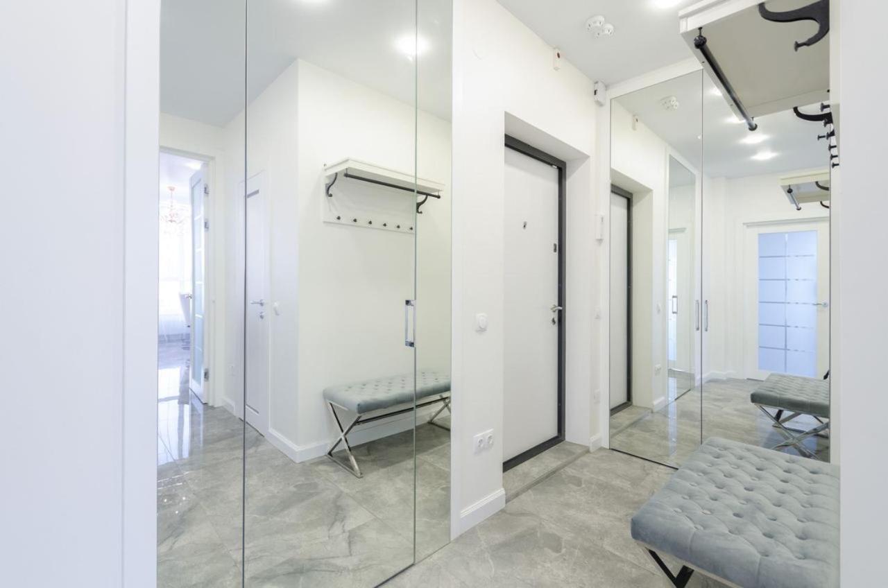Kyiv White Apartment Victory view 2
