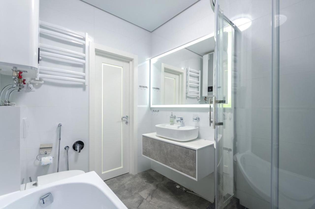 Kyiv White Apartment Victory view 3