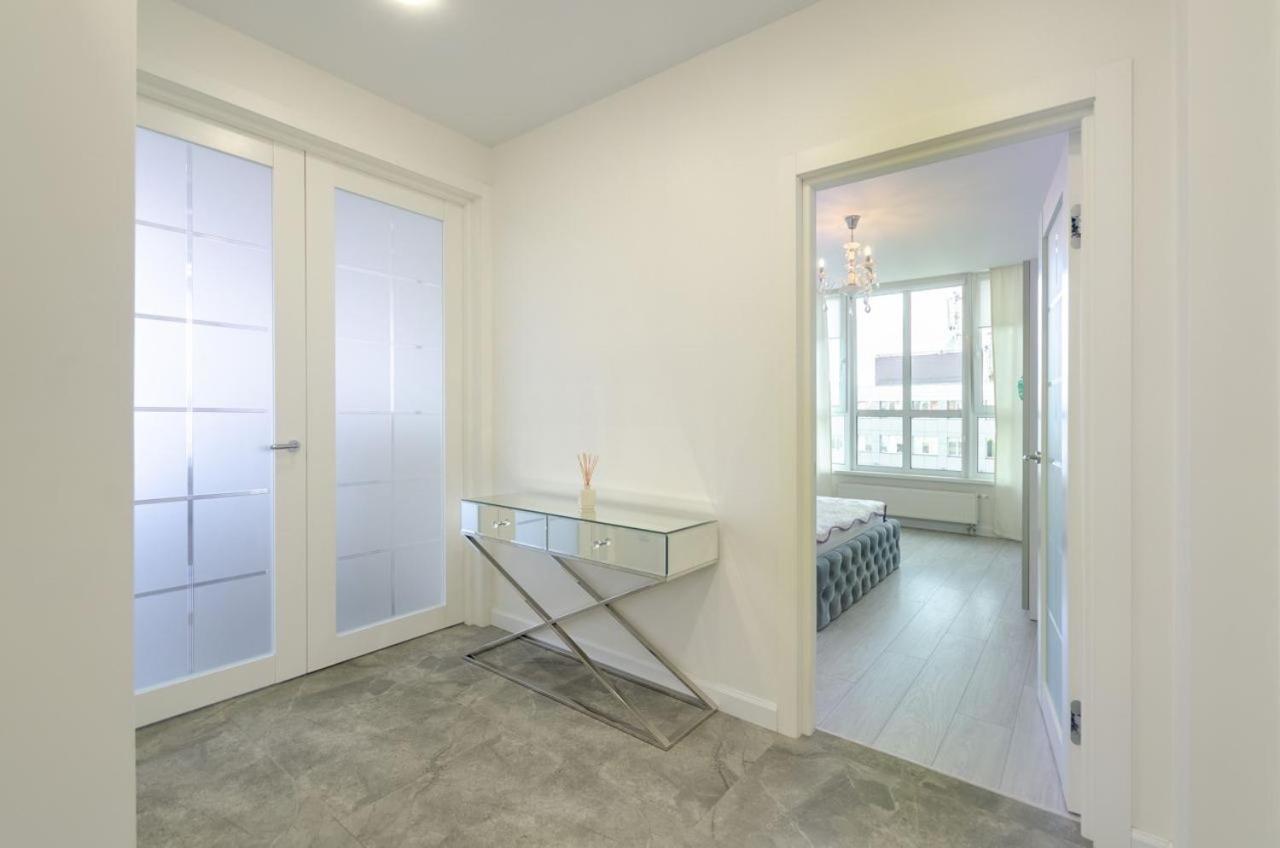 Kyiv White Apartment Victory view 5