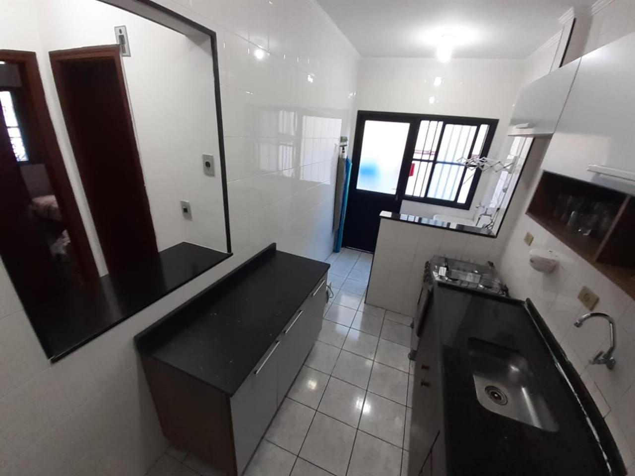 Ap Vila Guilhermina com quintal (Praia Grande)