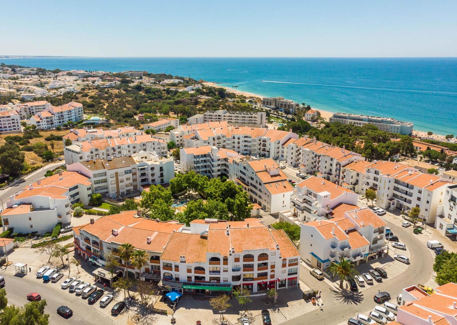 Central Town 2-Bedroom Apartment Albufeira view 2