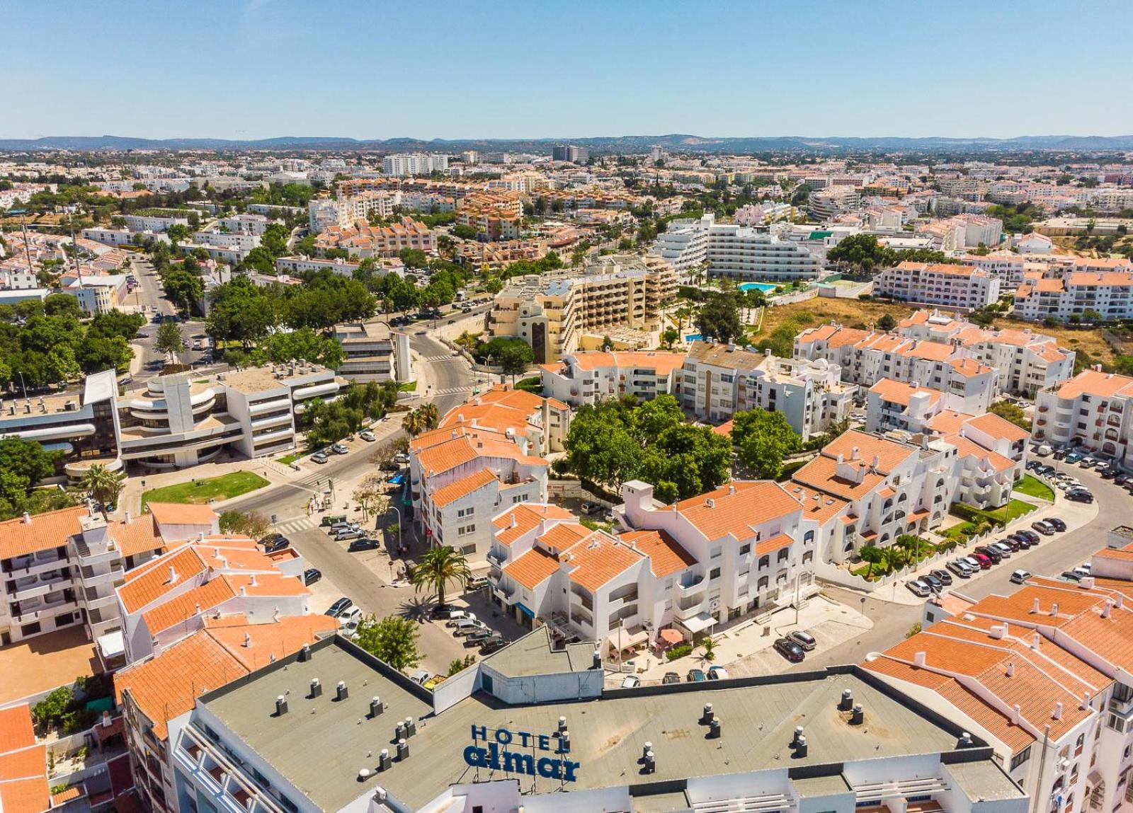 Central Town 2-Bedroom Apartment Albufeira view 3