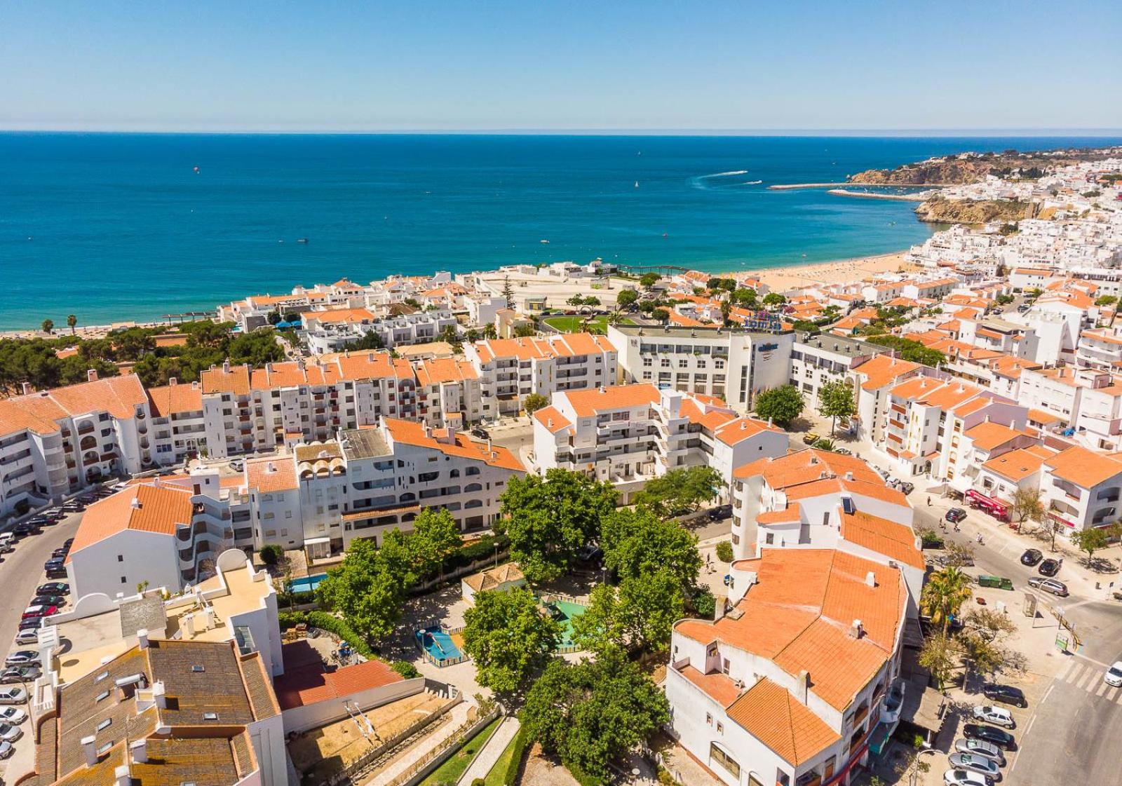 Central Town 2-Bedroom Apartment Albufeira view 4