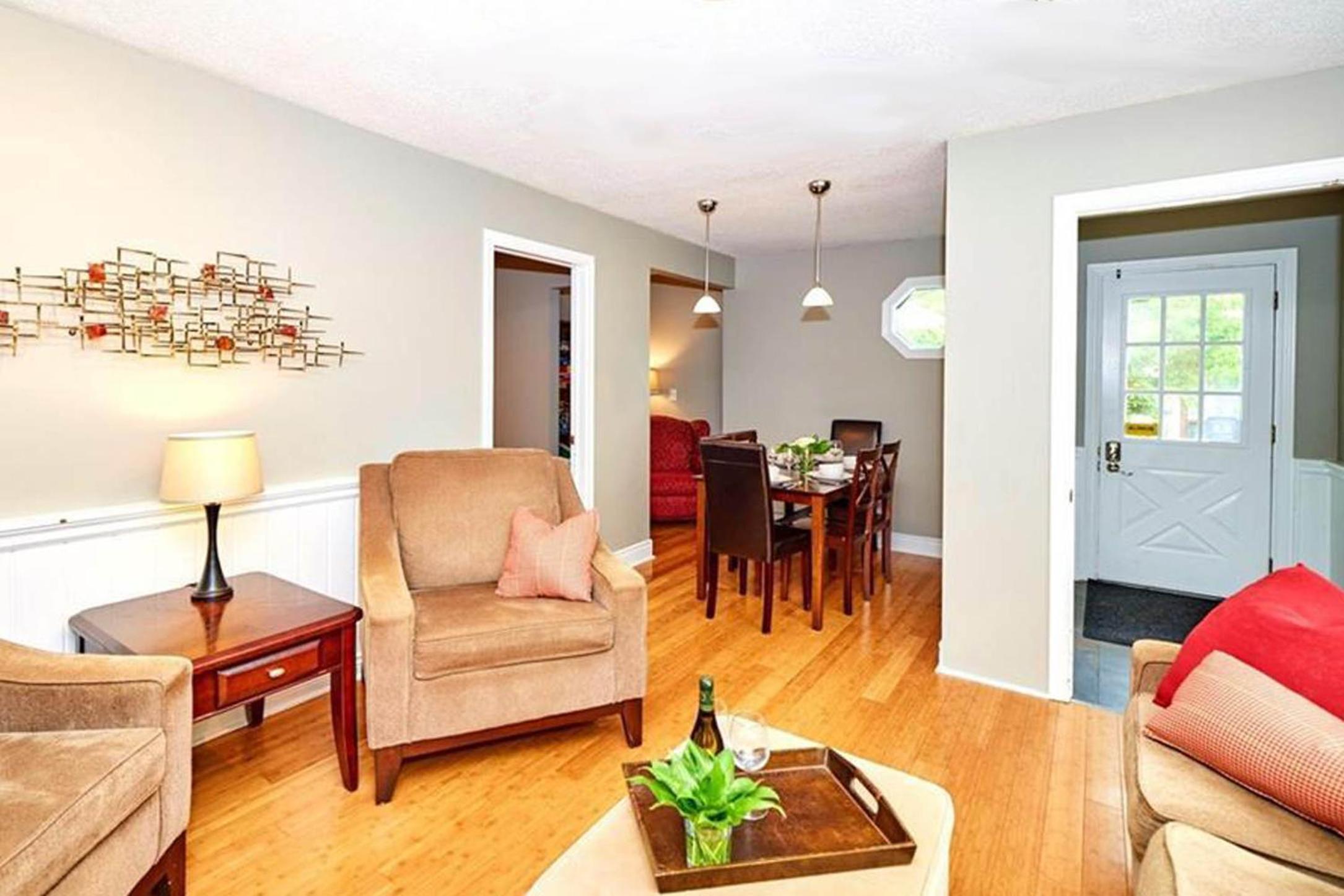 Niagara-on-the-Lake Vacations - Maple Tree Cottage License  058-2022 - Property Image 5