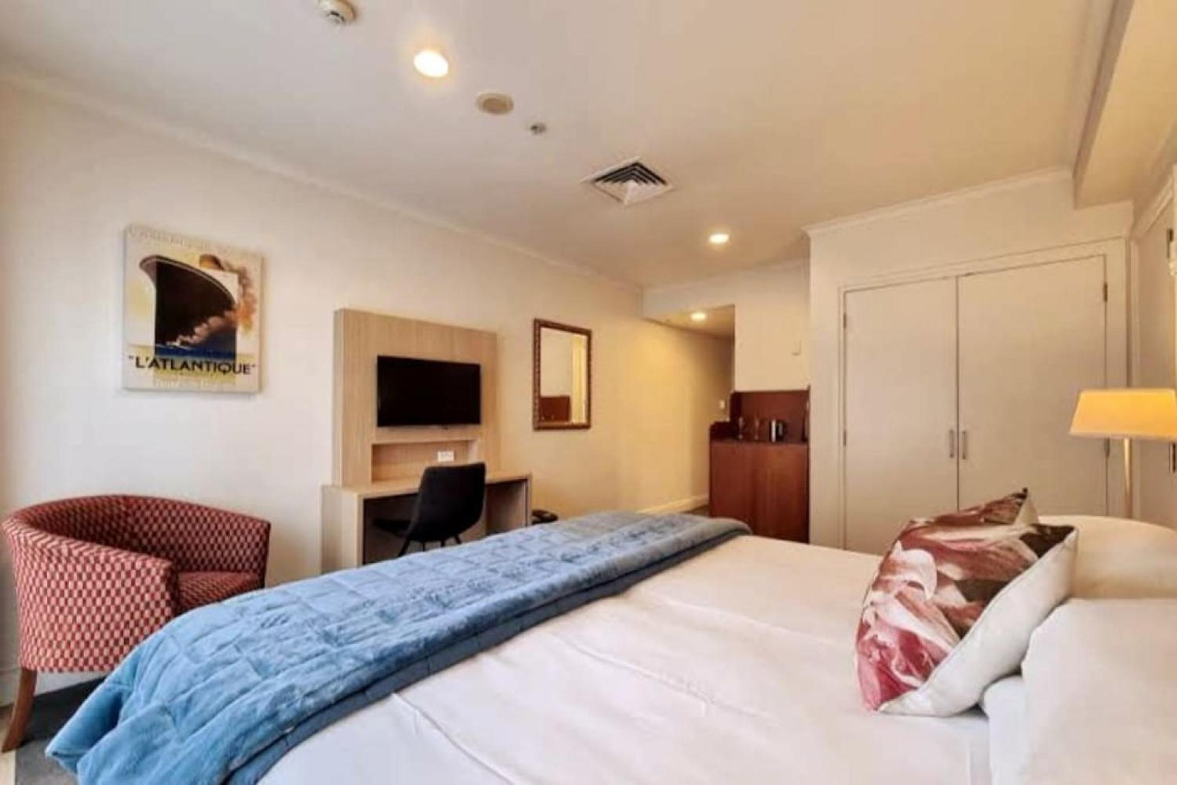 hotel room