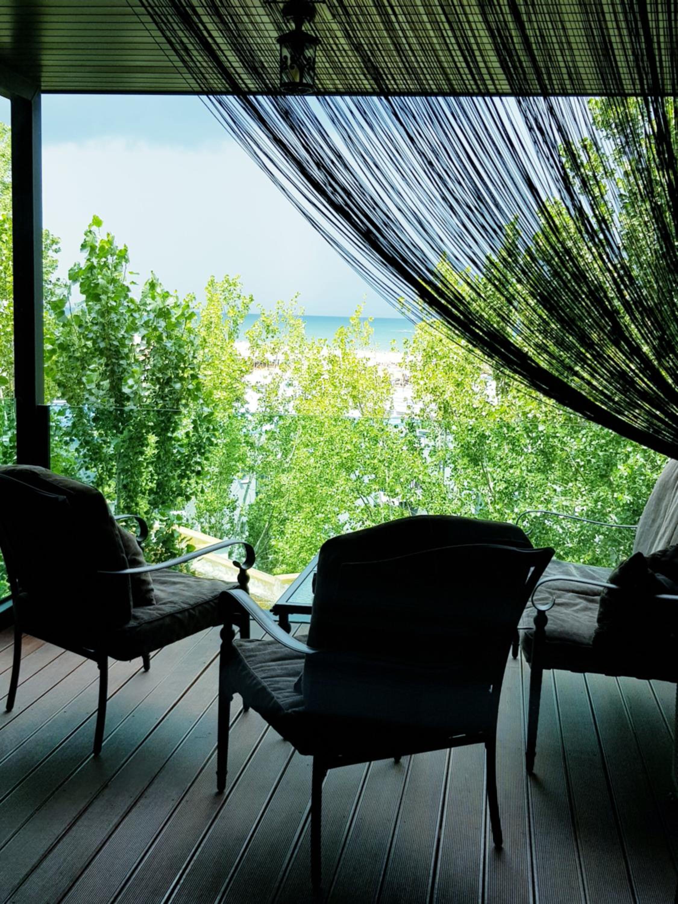 Romantic Studio Mamaia view 3