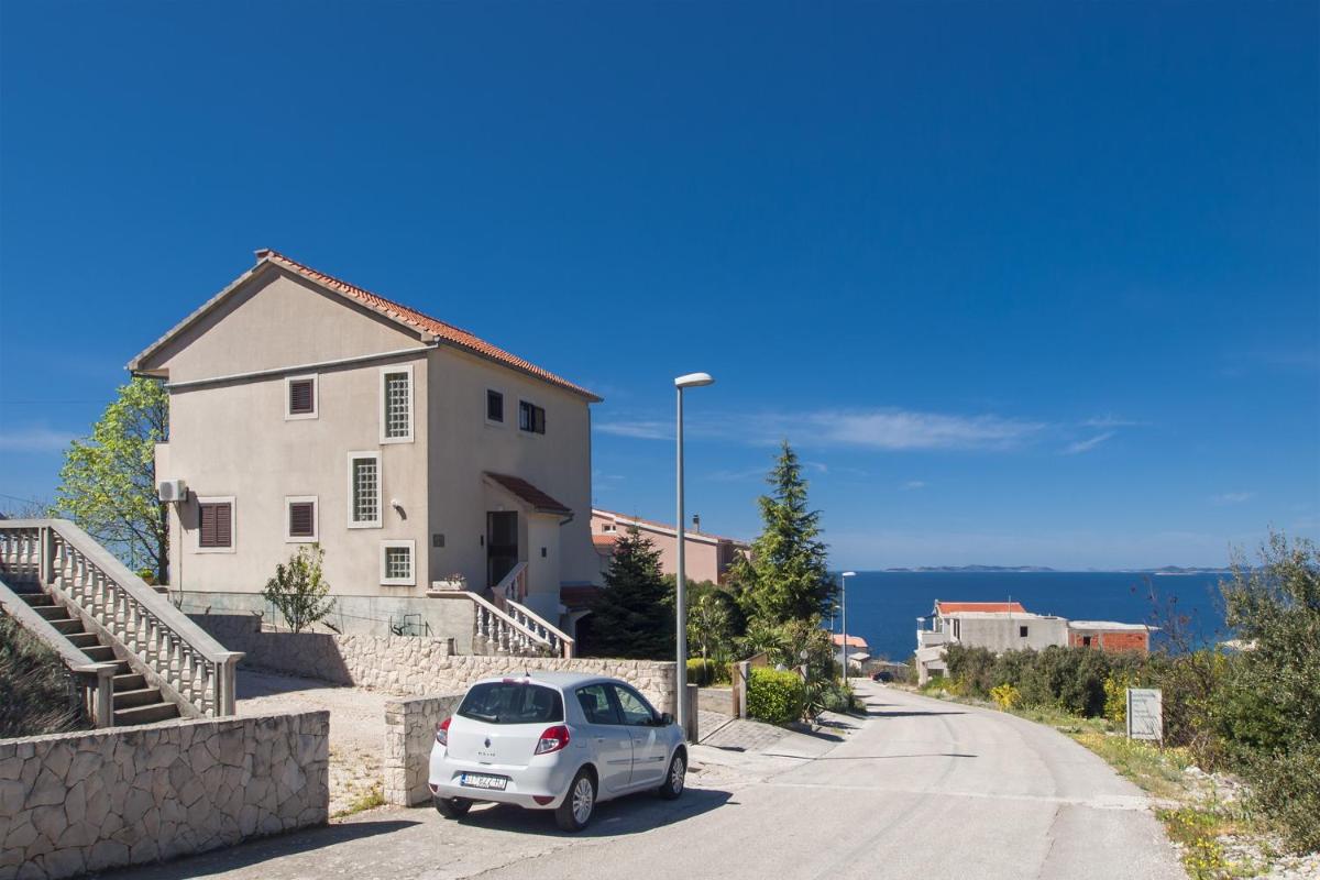 Apartments & Rooms Mikelin view 3