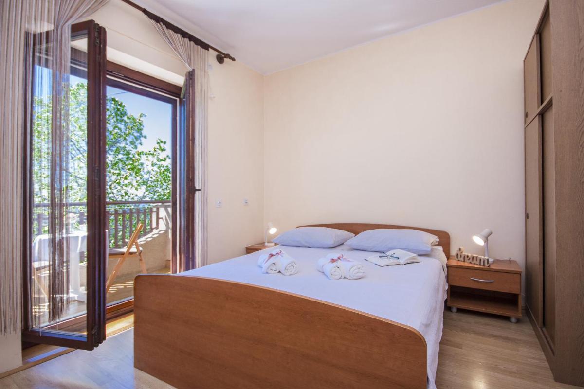 Apartments & Rooms Mikelin view 5