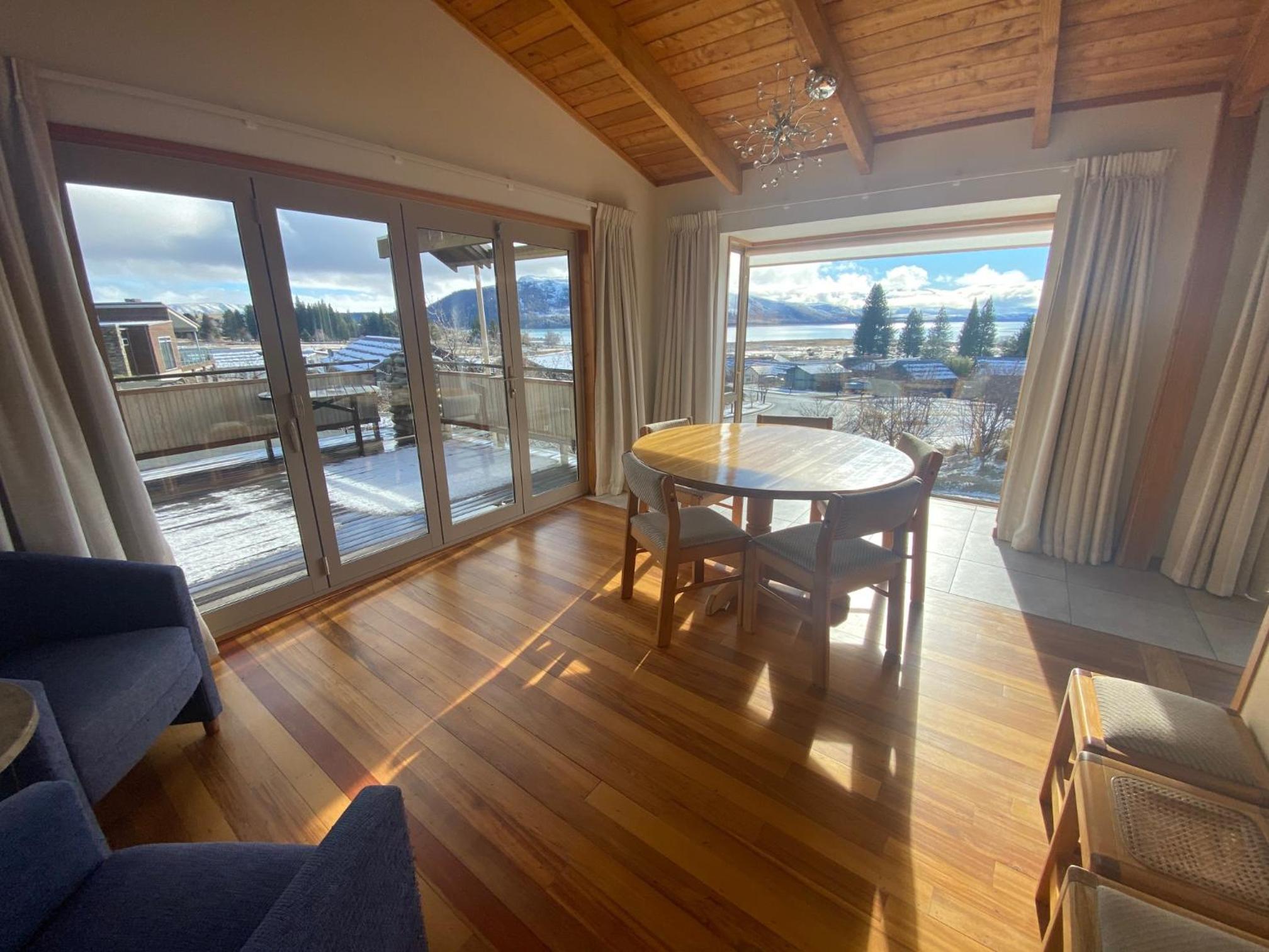 Glacier Rock Lakeview House