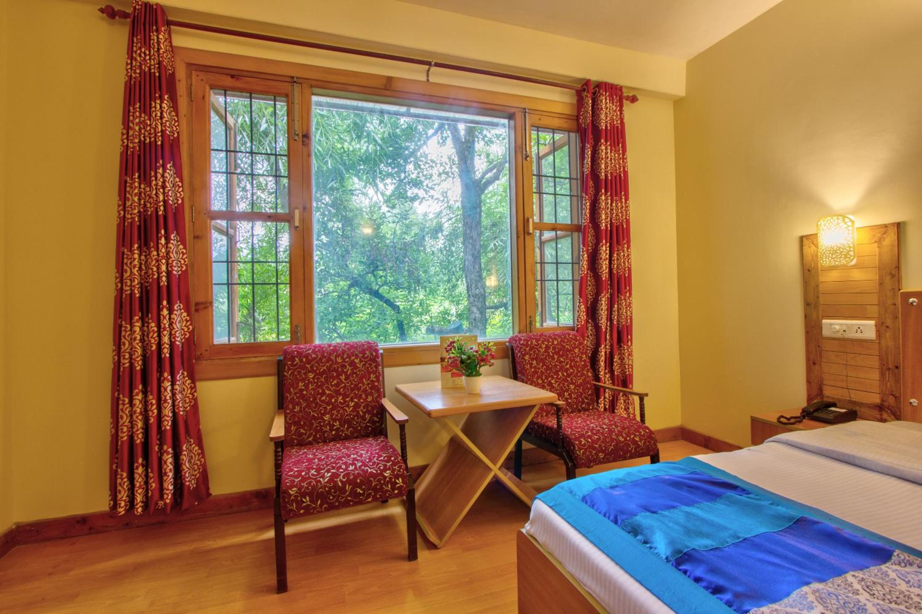 Woodstock Inn Manali 800 Mtrs from Mall Road view 3