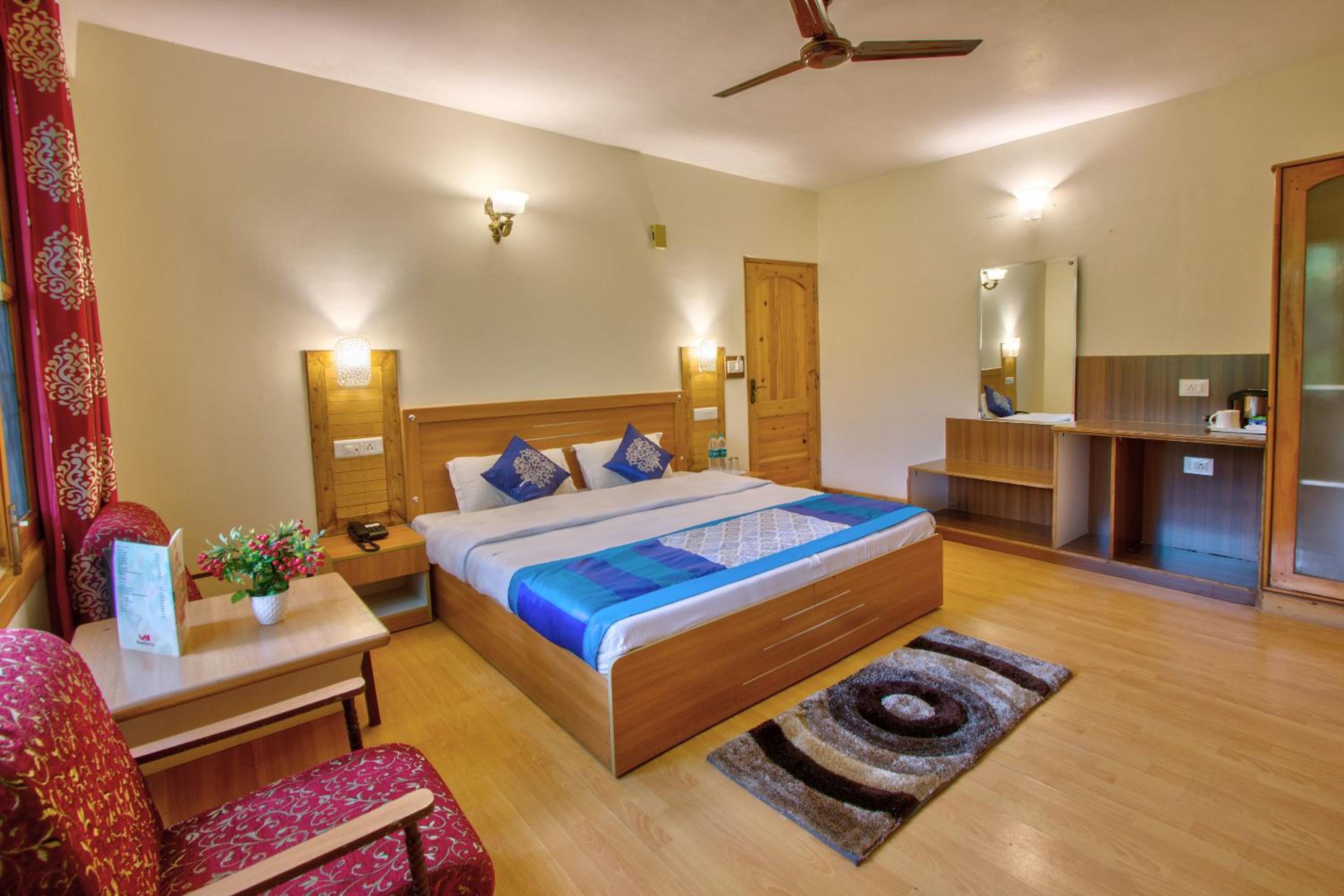 Woodstock Inn Manali 800 Mtrs from Mall Road view 4