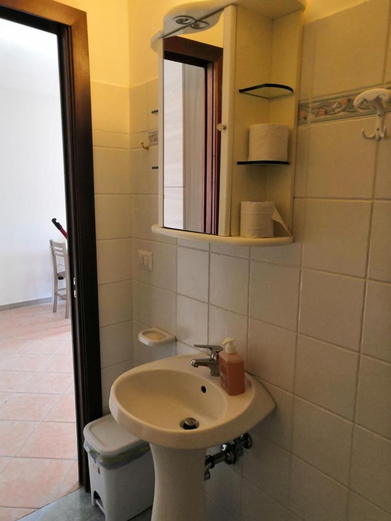 Casa Giorgio Mille Papaveri Rossi view 3