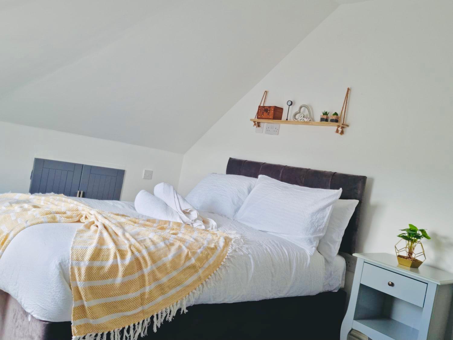 Cosy 3 Bed Apartment Near Birmingham Airport & NEC Perfect for Groups & Contractors! view 3