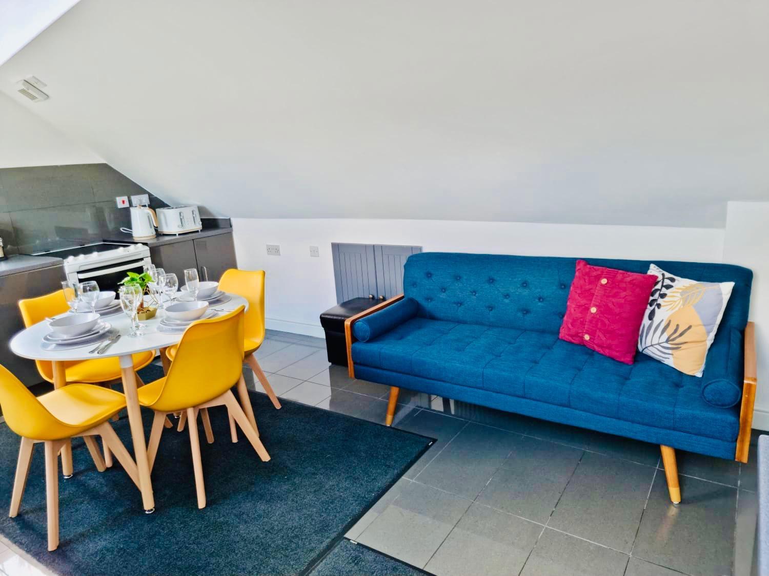 Cosy 3 Bed Apartment Near Birmingham Airport & NEC Perfect for Groups & Contractors! view 2