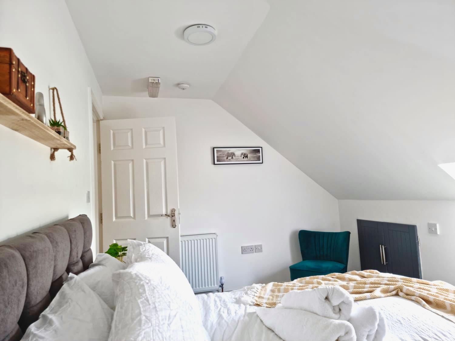 Cosy 3 Bed Apartment Near Birmingham Airport & NEC Perfect for Groups & Contractors! view 5