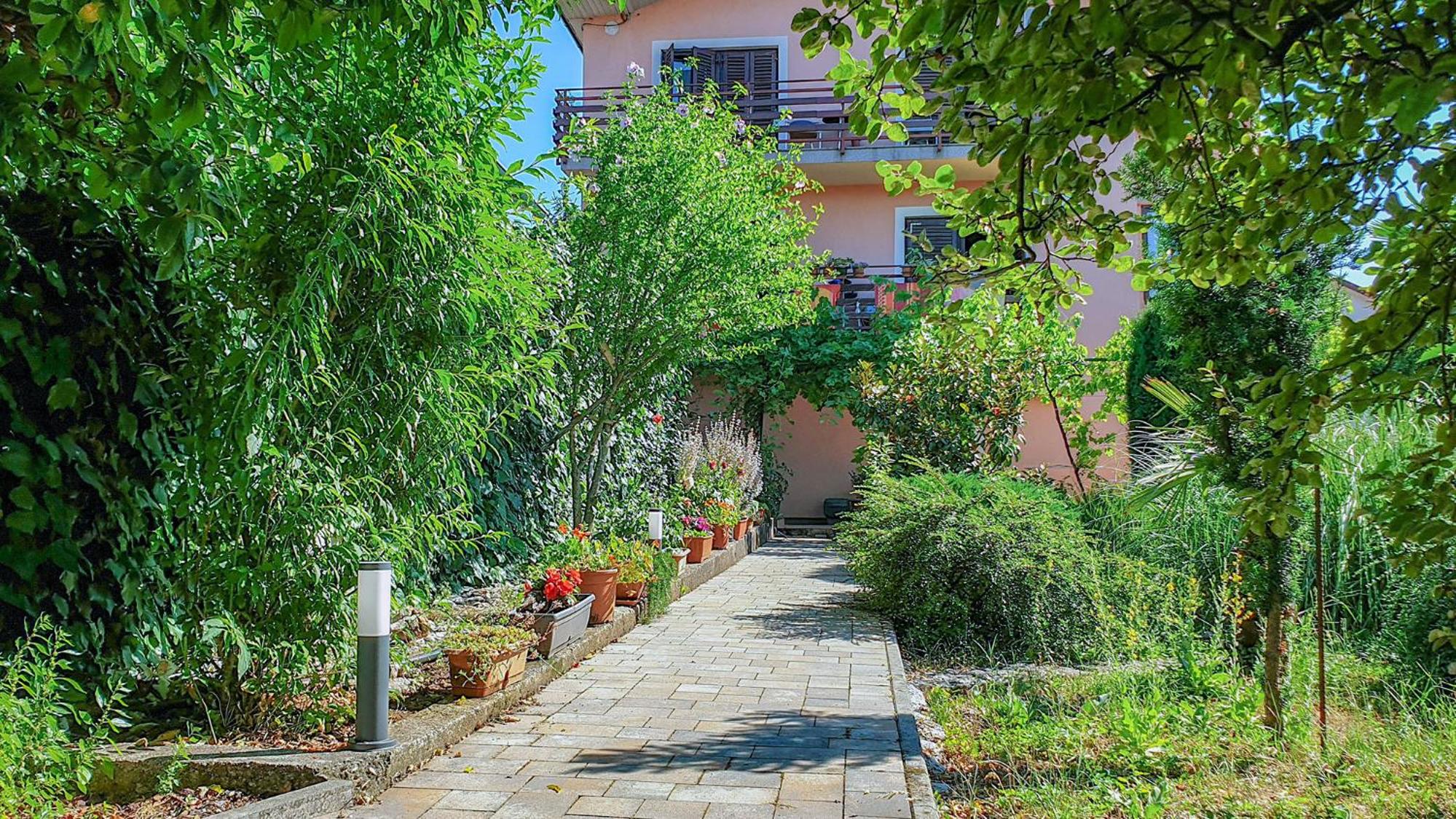 Apartments Marinici Rijeka - with Private Parking