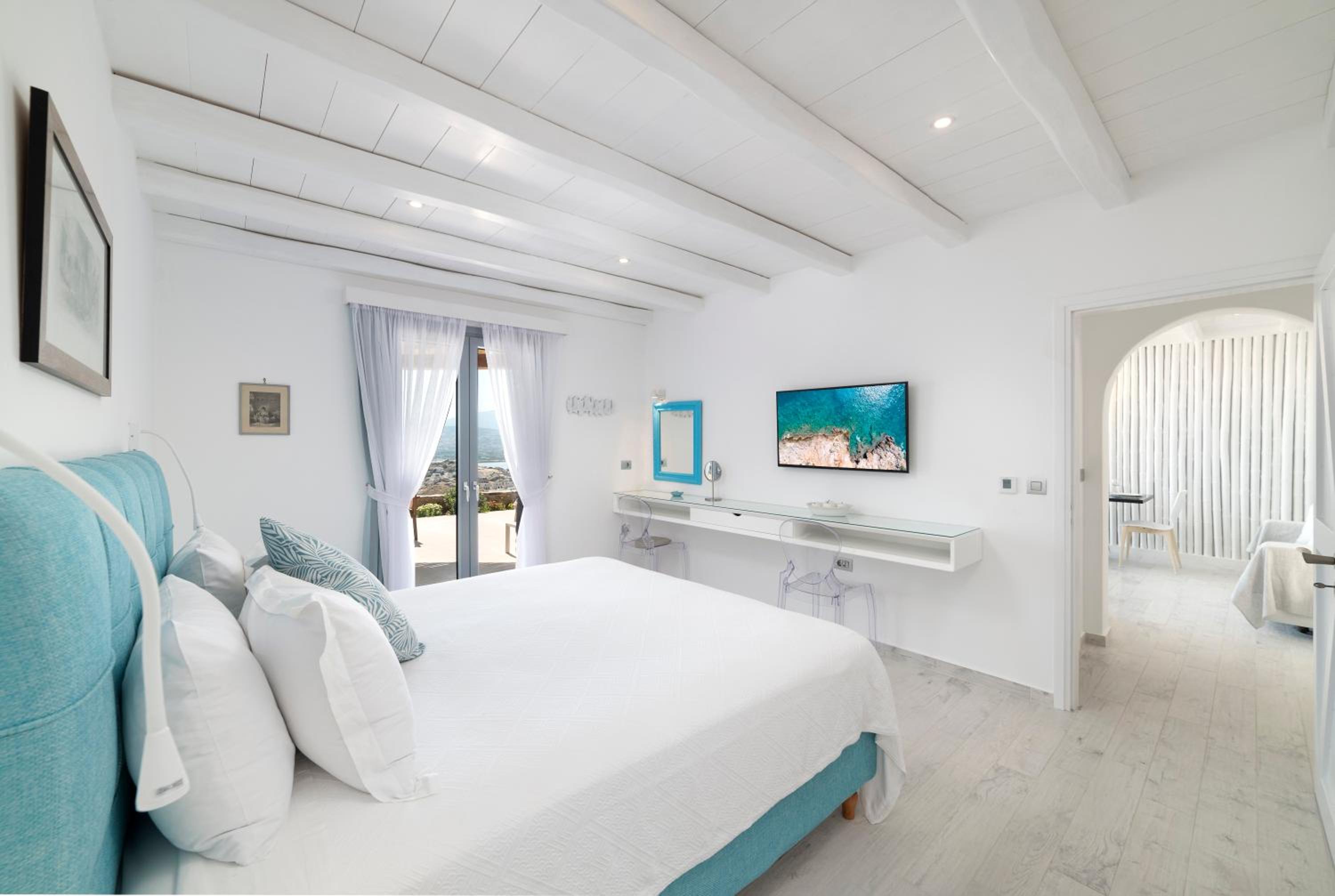 Naxos Rock Villas