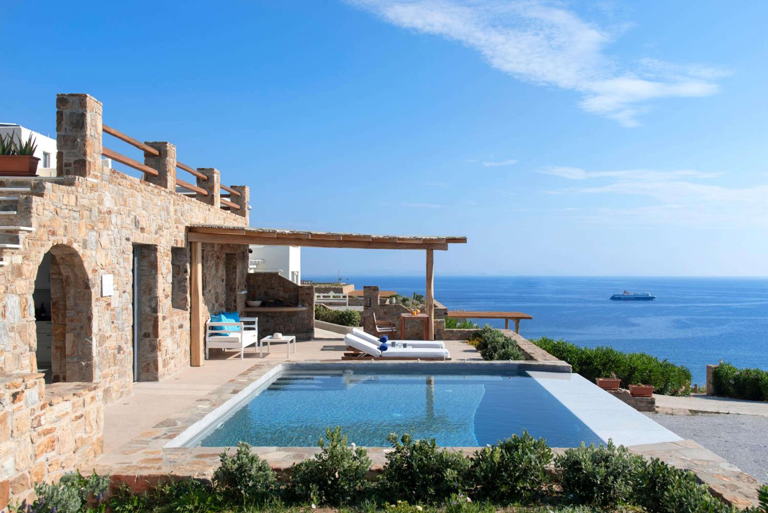 Naxos Rock Villas