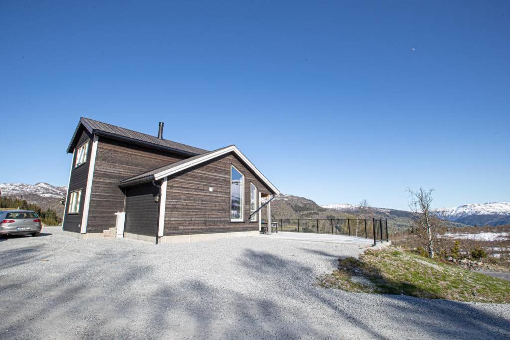 Fosskamben 1 Moderne hytte ikkje langt frå Sogndal
