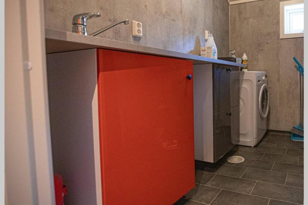 Fosskamben 1 Moderne hytte ikkje langt frå Sogndal