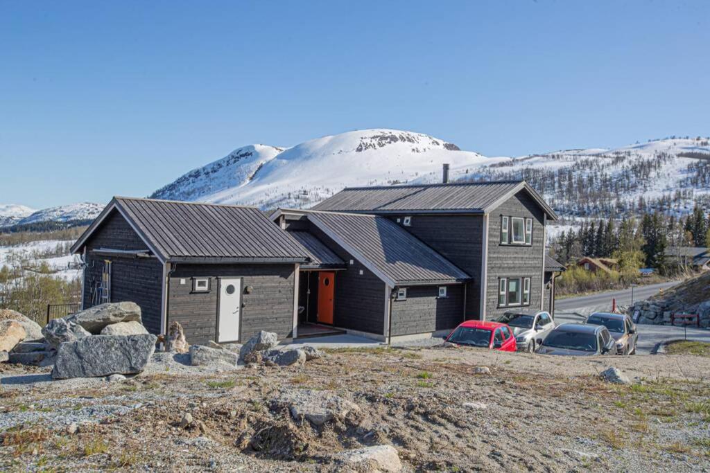 Fosskamben 1 Moderne hytte ikkje langt frå Sogndal