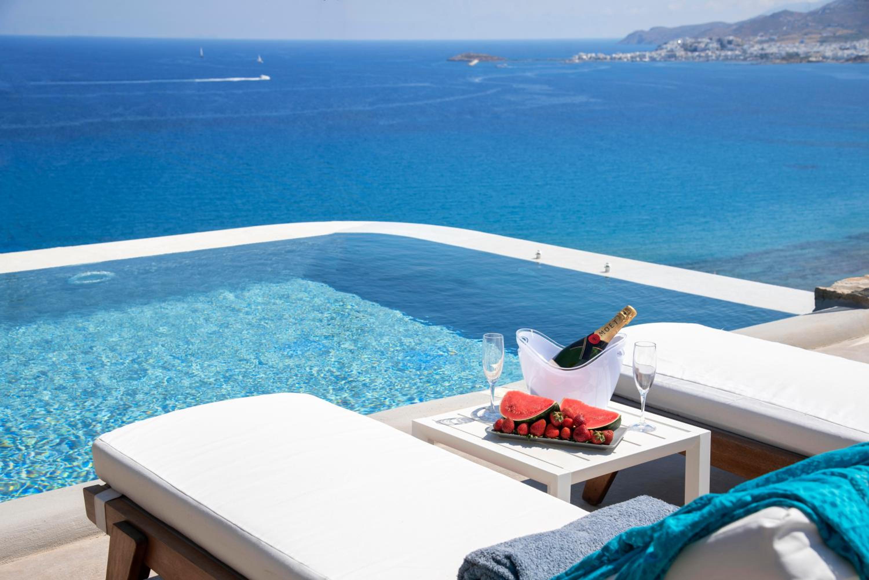 Naxos Rock Villas