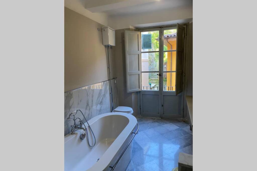 Exceptional 180m2 newly decorated private apartmen photo 4