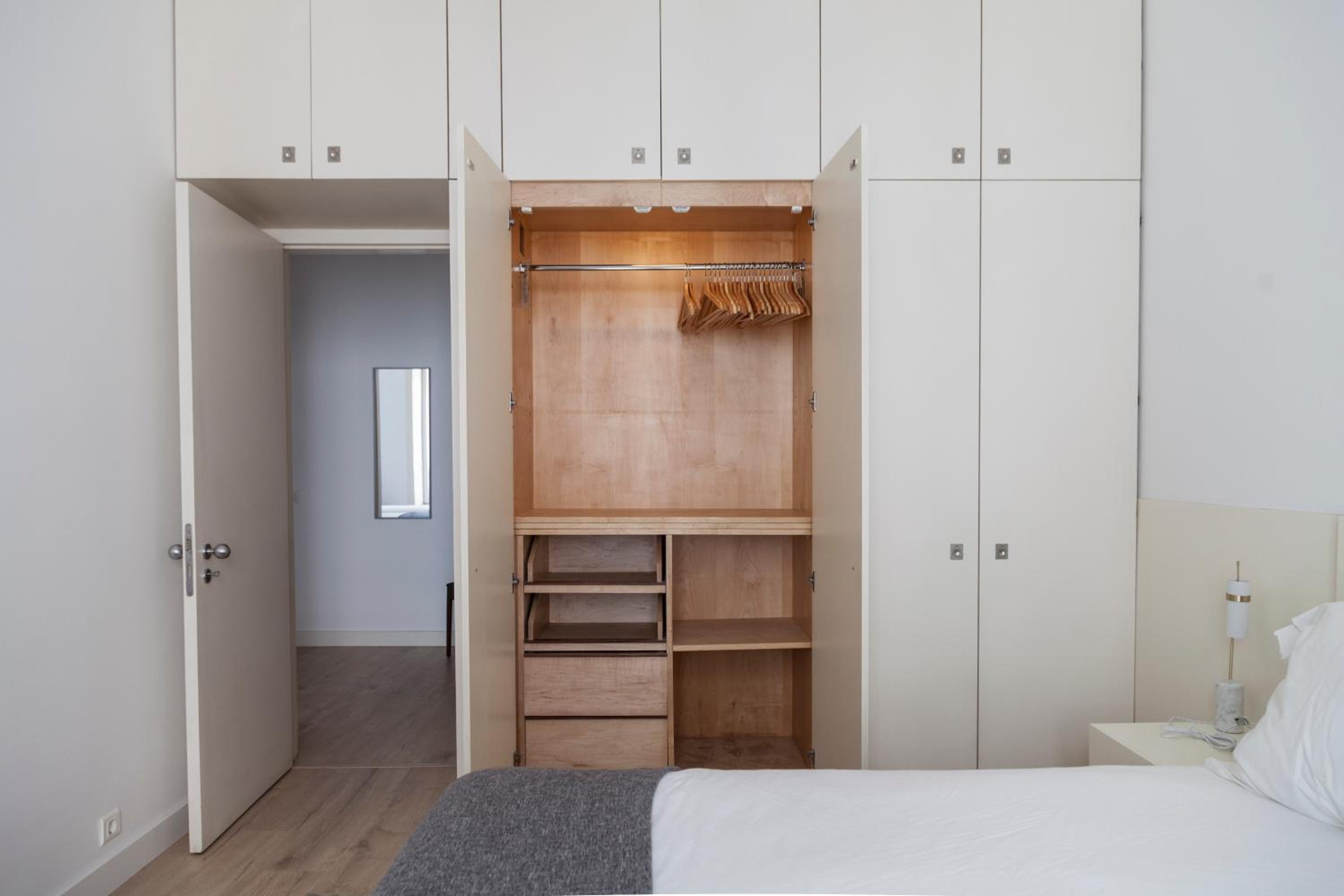 Classy 2BDR Apartment in Downtown by LovelyStay view 4