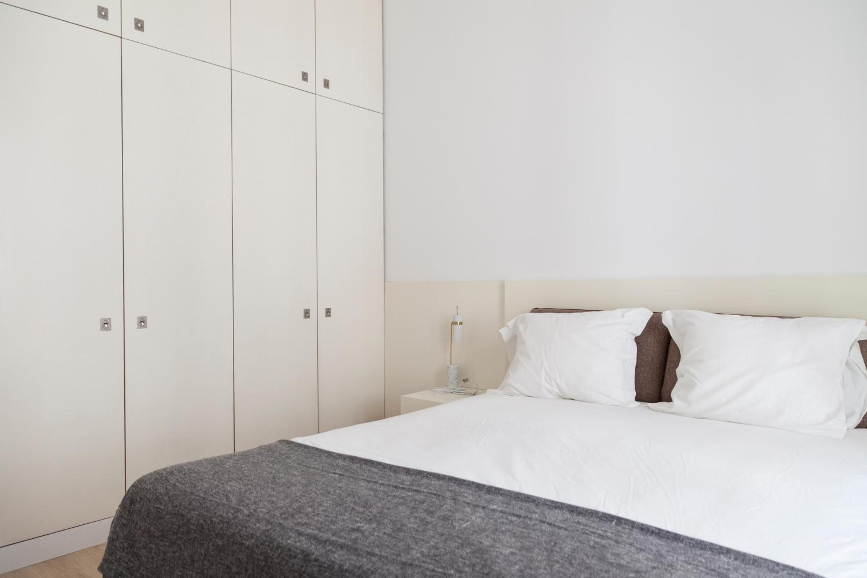 Classy 2BDR Apartment in Downtown by LovelyStay view 5
