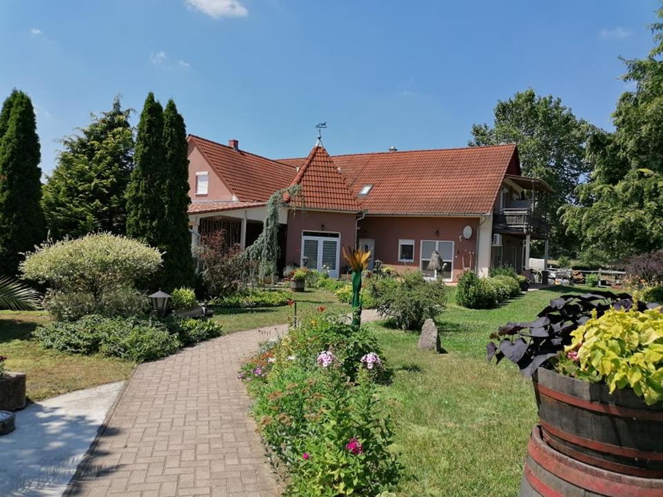 HARTMANN PANZIÓ view 2