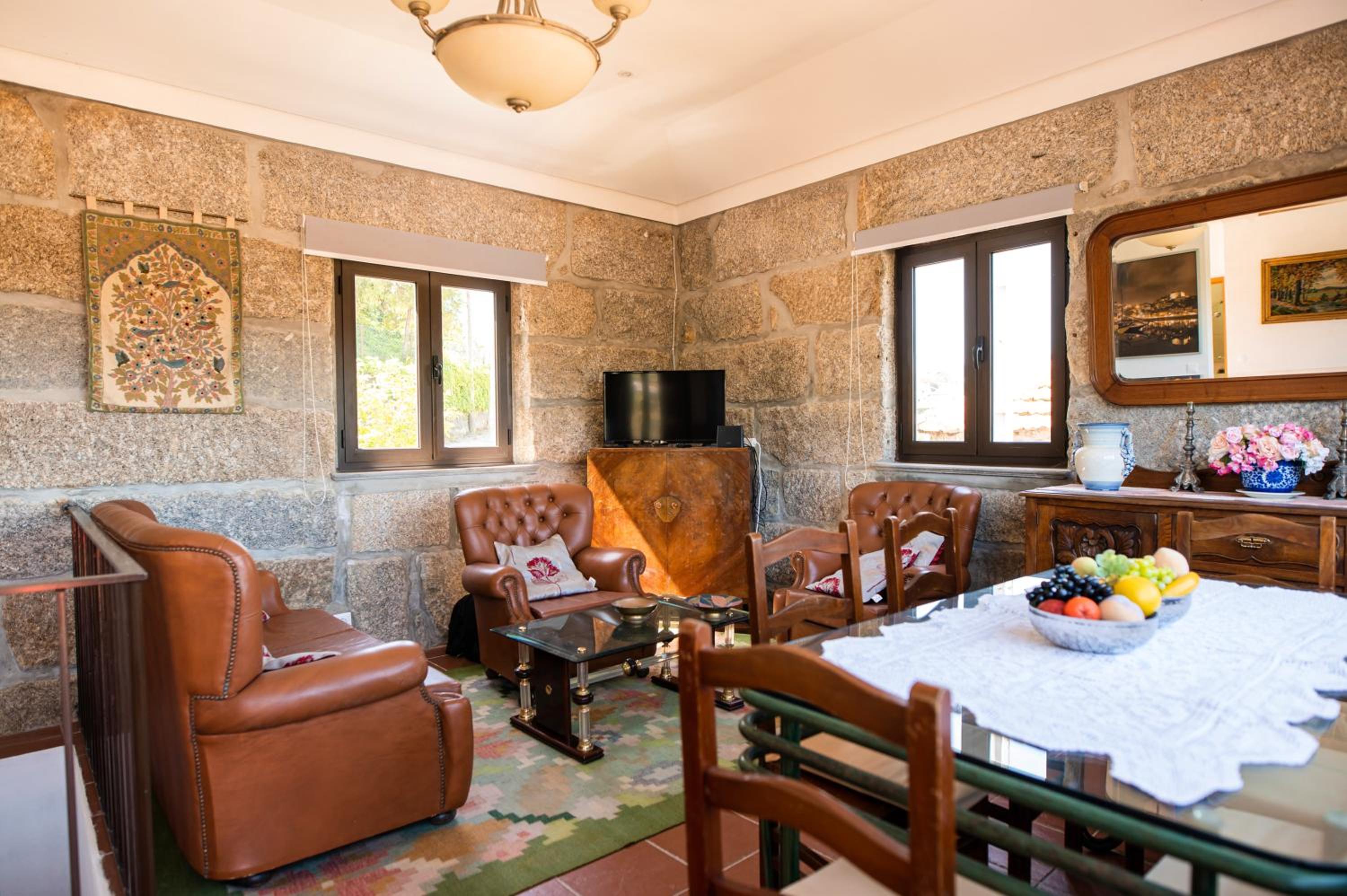 Idyllic Villa in Fornos + Pool! view 3