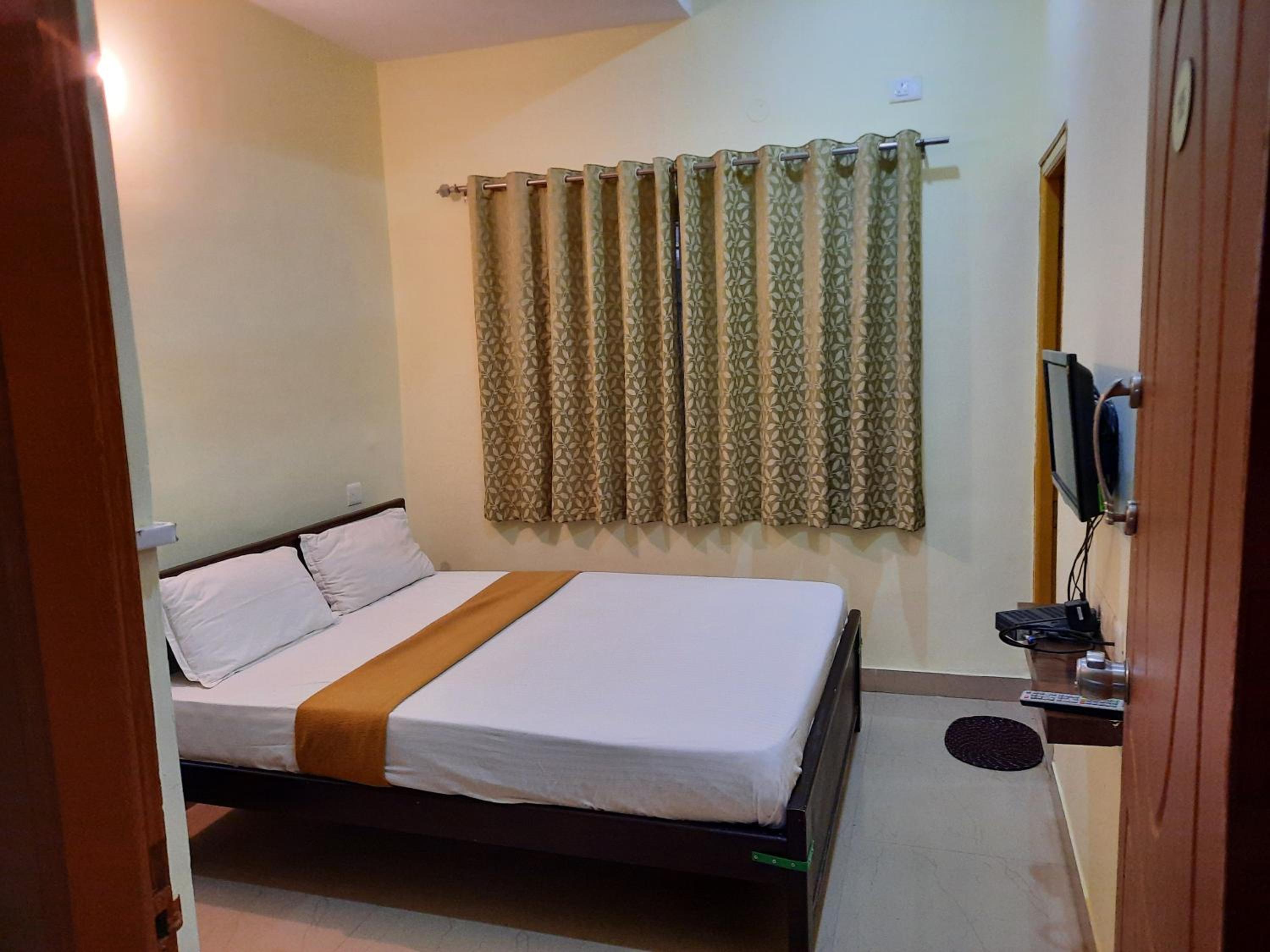 Royal Suvarna Comforts view 2