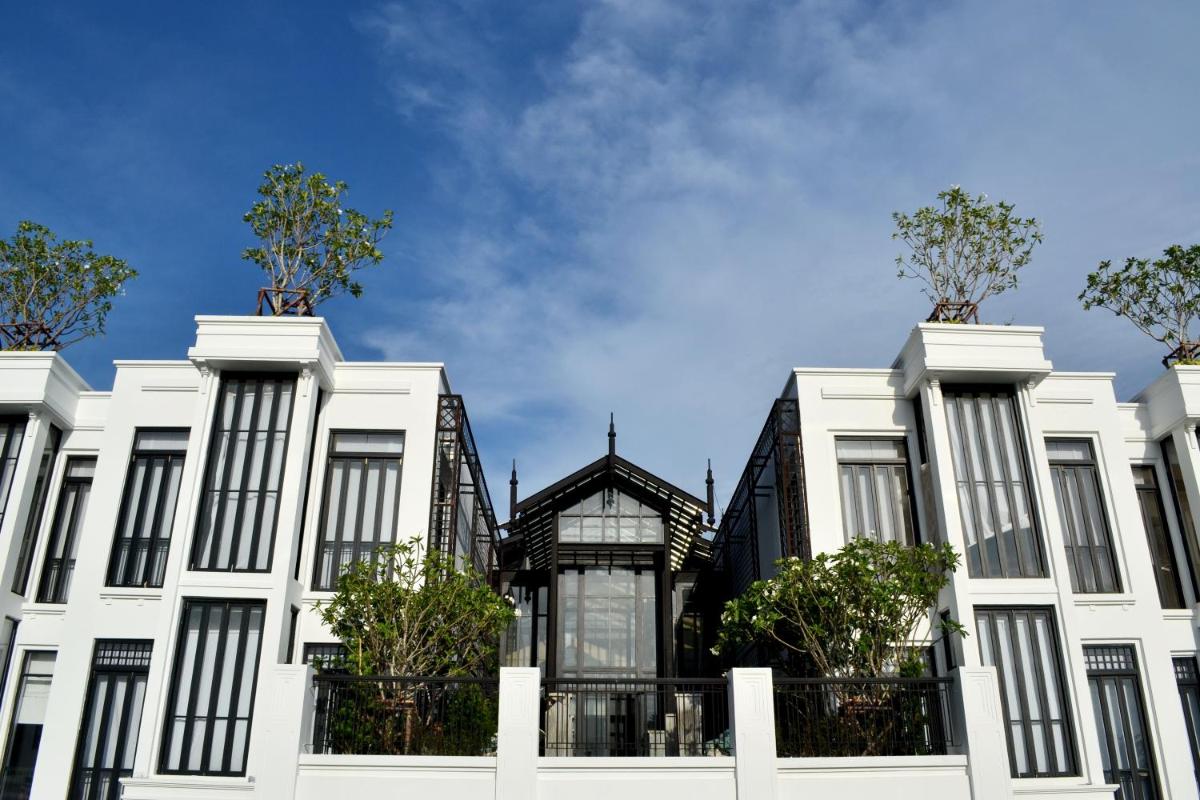 The Siam 102