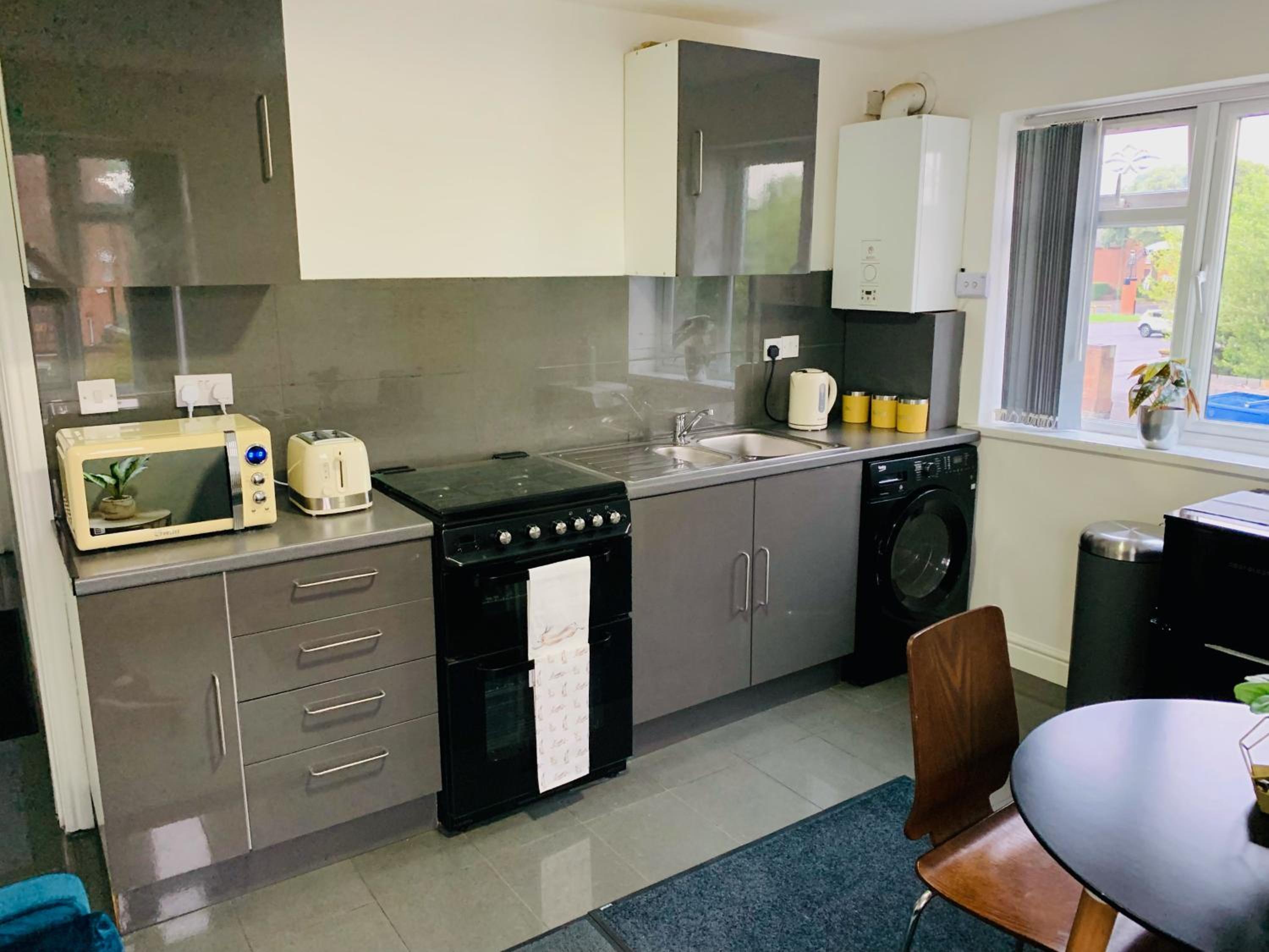 Modern & Cosy 2-Bed Apartment Near NEC, Airport & JLR! view 3