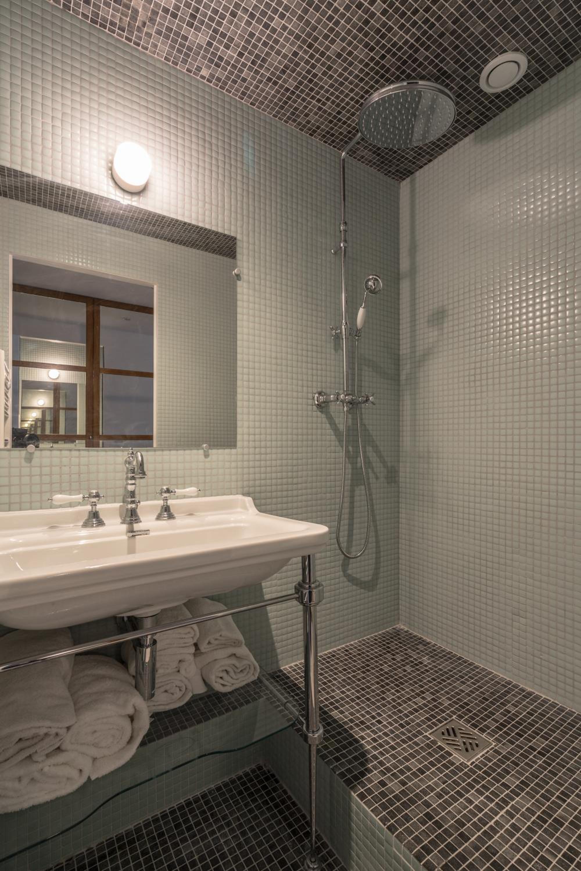 Pied A Terre - Palestro