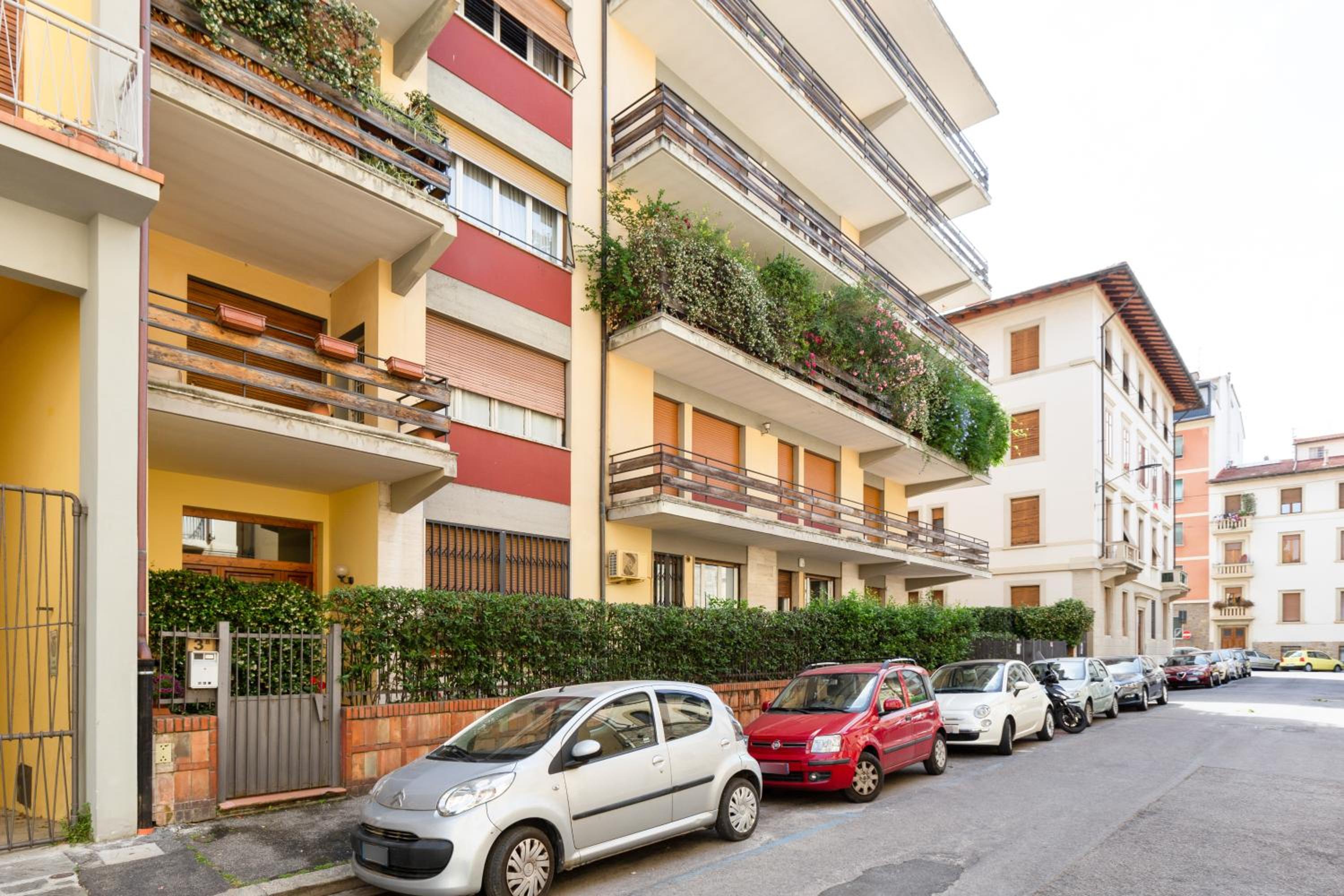 GuestHost - Piazza Oberdan Patio Apartment