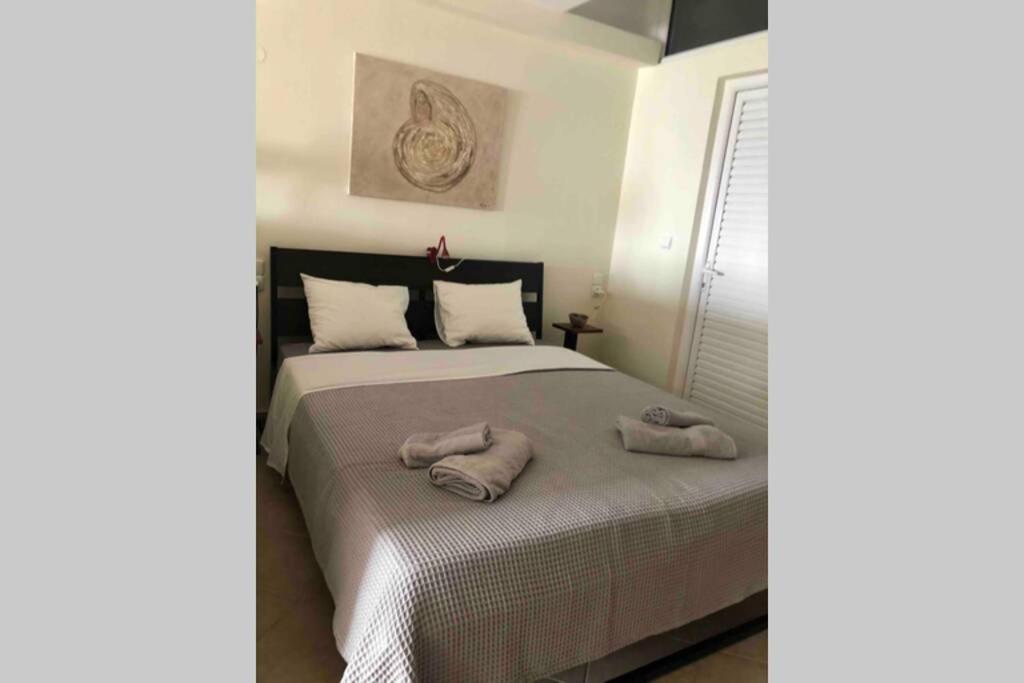 Cozy seafront loft - Kat's rentals view 4