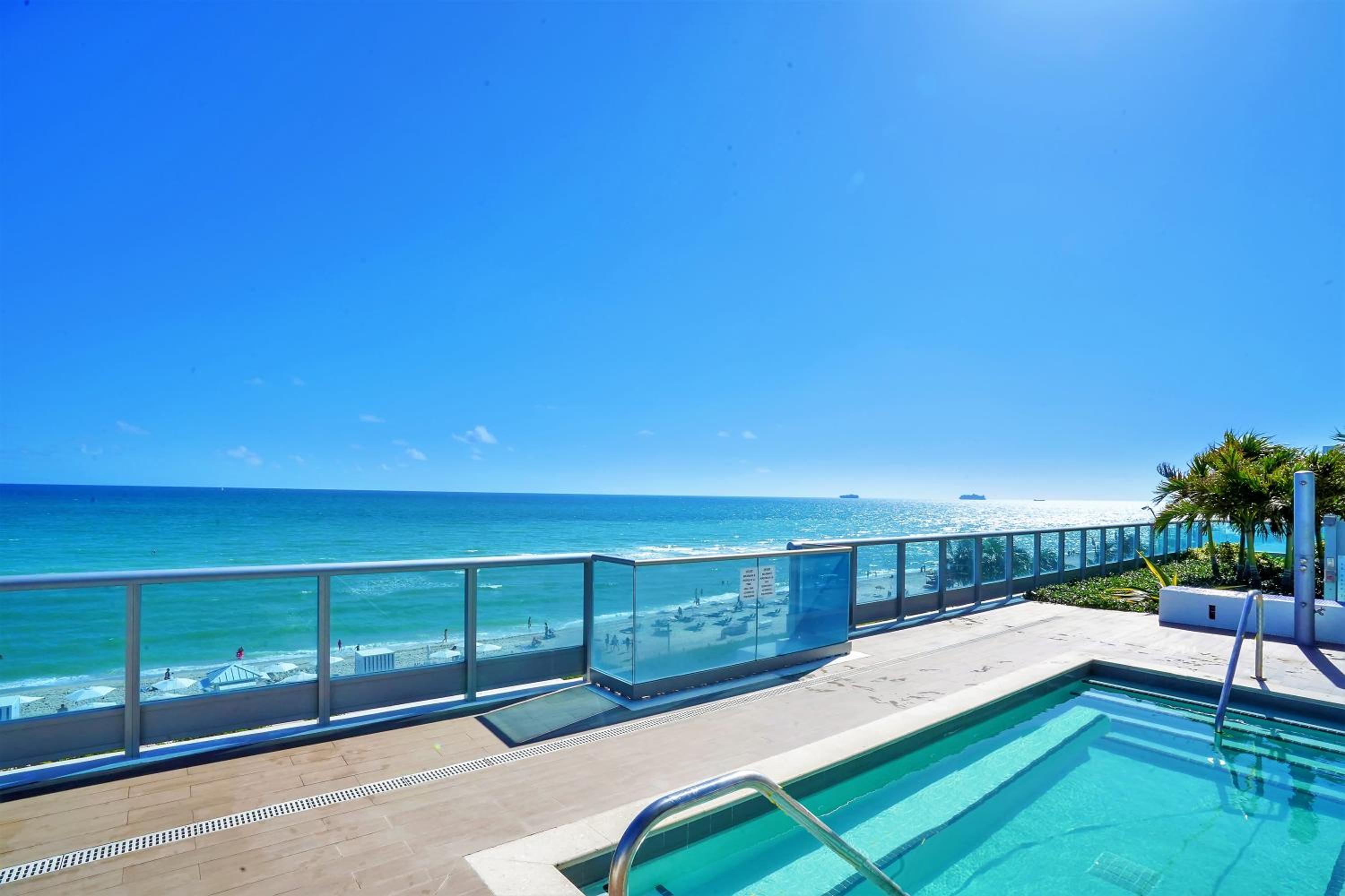 Dharma Home Suites Miami Beach at Monte Carlo - Image 3