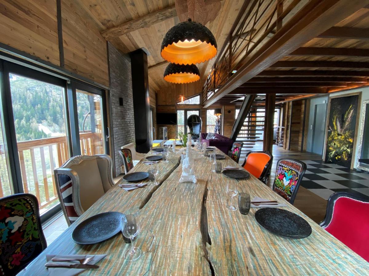 Chalet Carte Blanche Banksy view 3