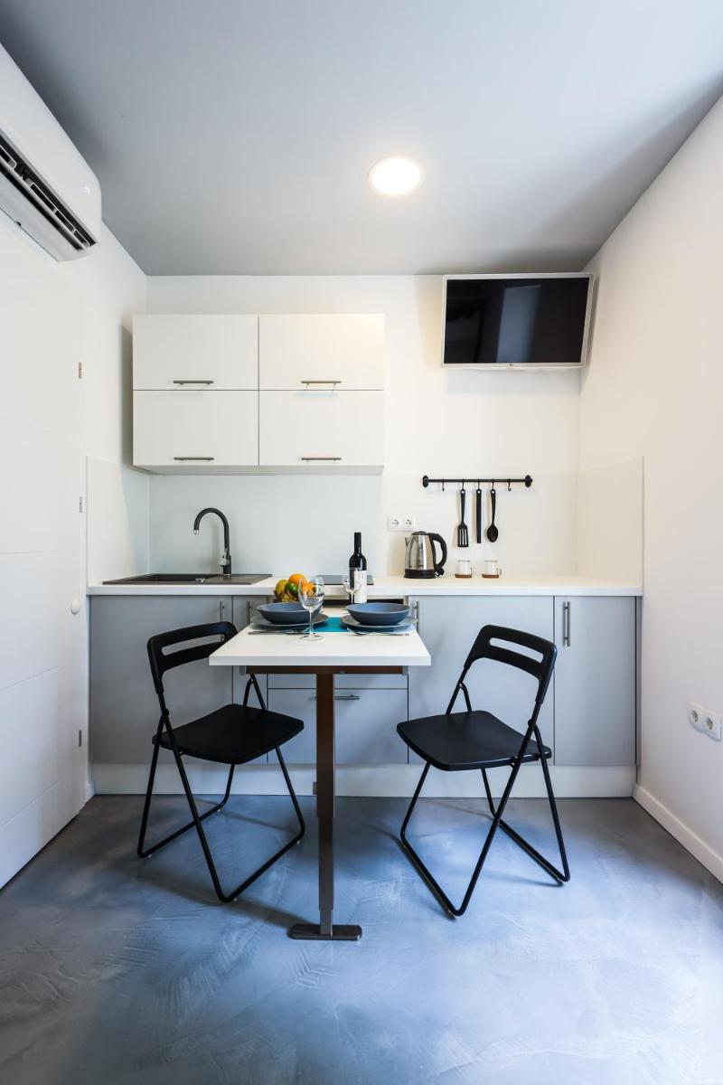 1914 Studio Apartments view 3