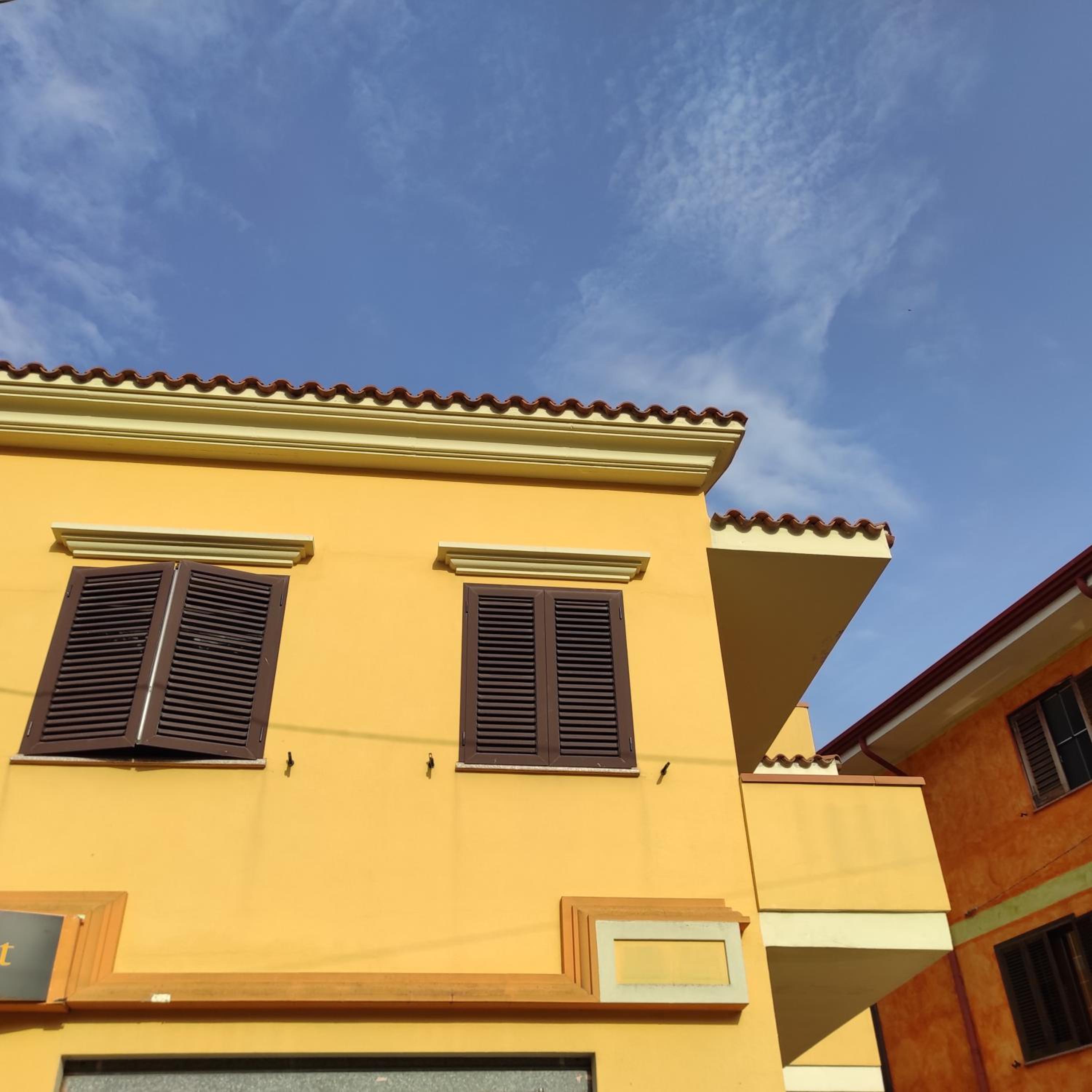 MONOLOCALE YELLOW view 2